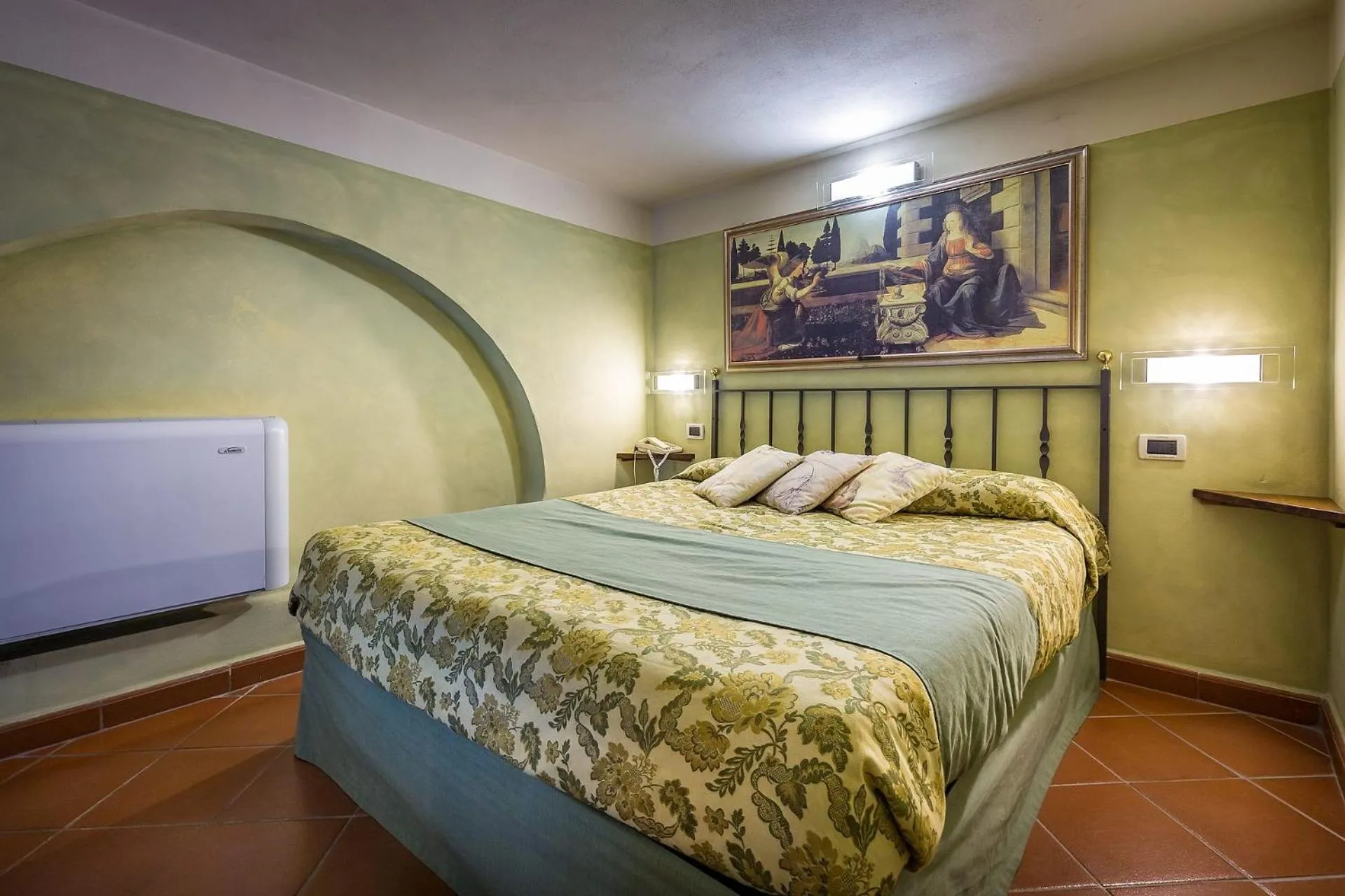 Bed in Il Borgo di Villa Castelletti Country Hotel