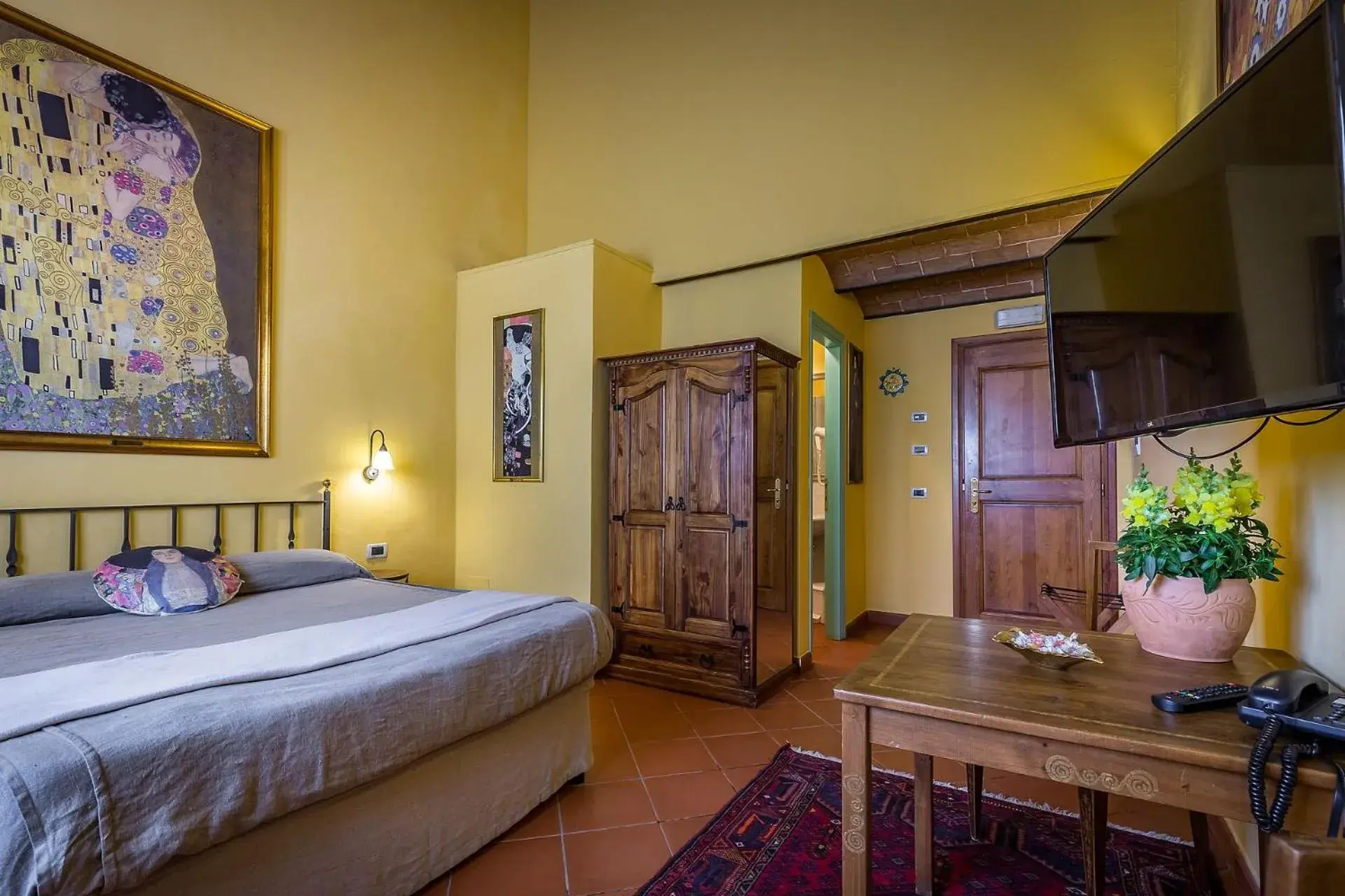 Bed in Il Borgo di Villa Castelletti Country Hotel Bed in Il Borgo di Villa Castelletti Country Hotel