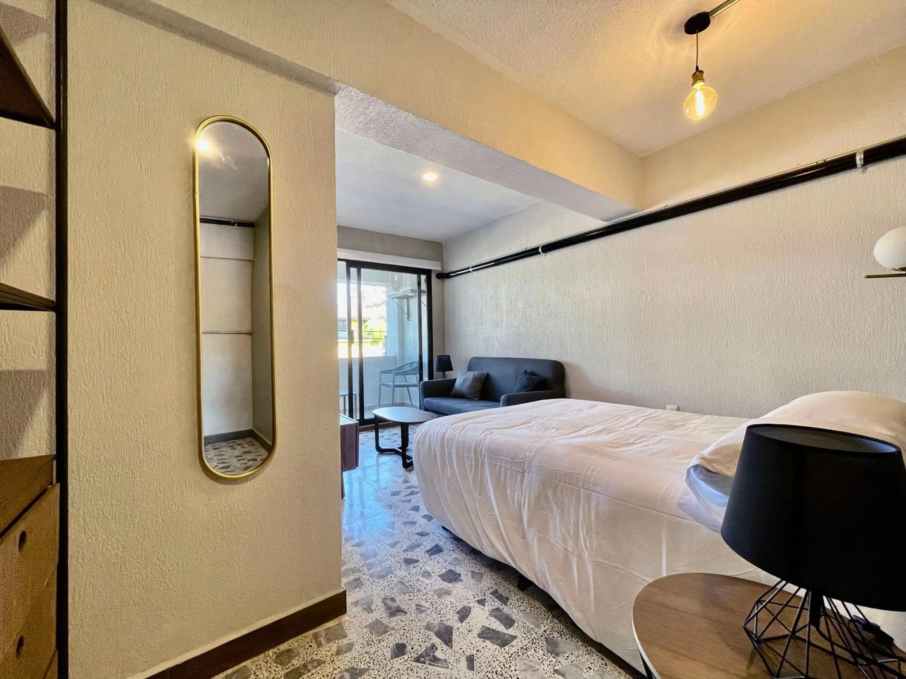 Photo of the whole room, Bed in Estacion Alameda Downtown