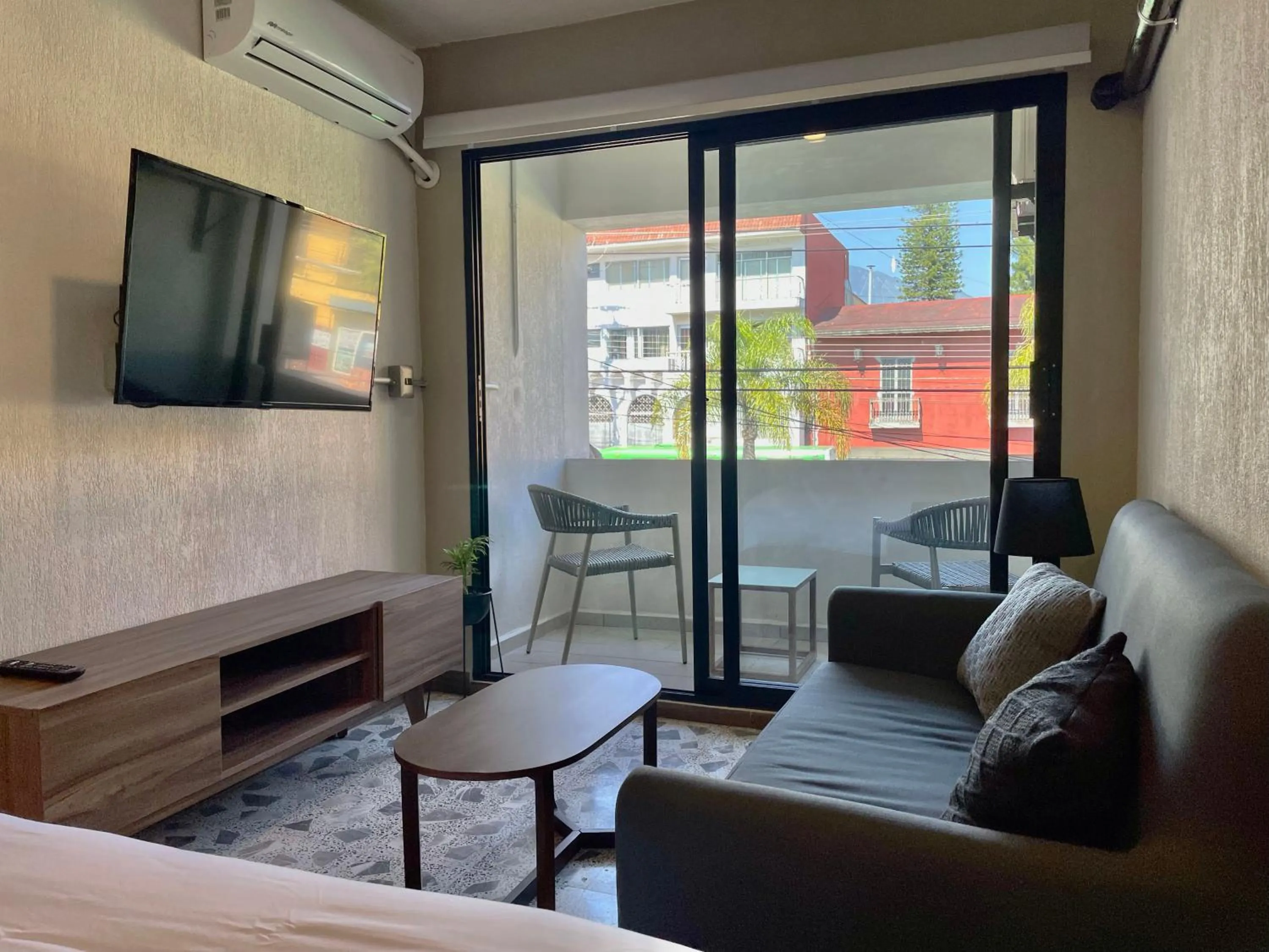 Living room, Bed in Estacion Alameda Downtown