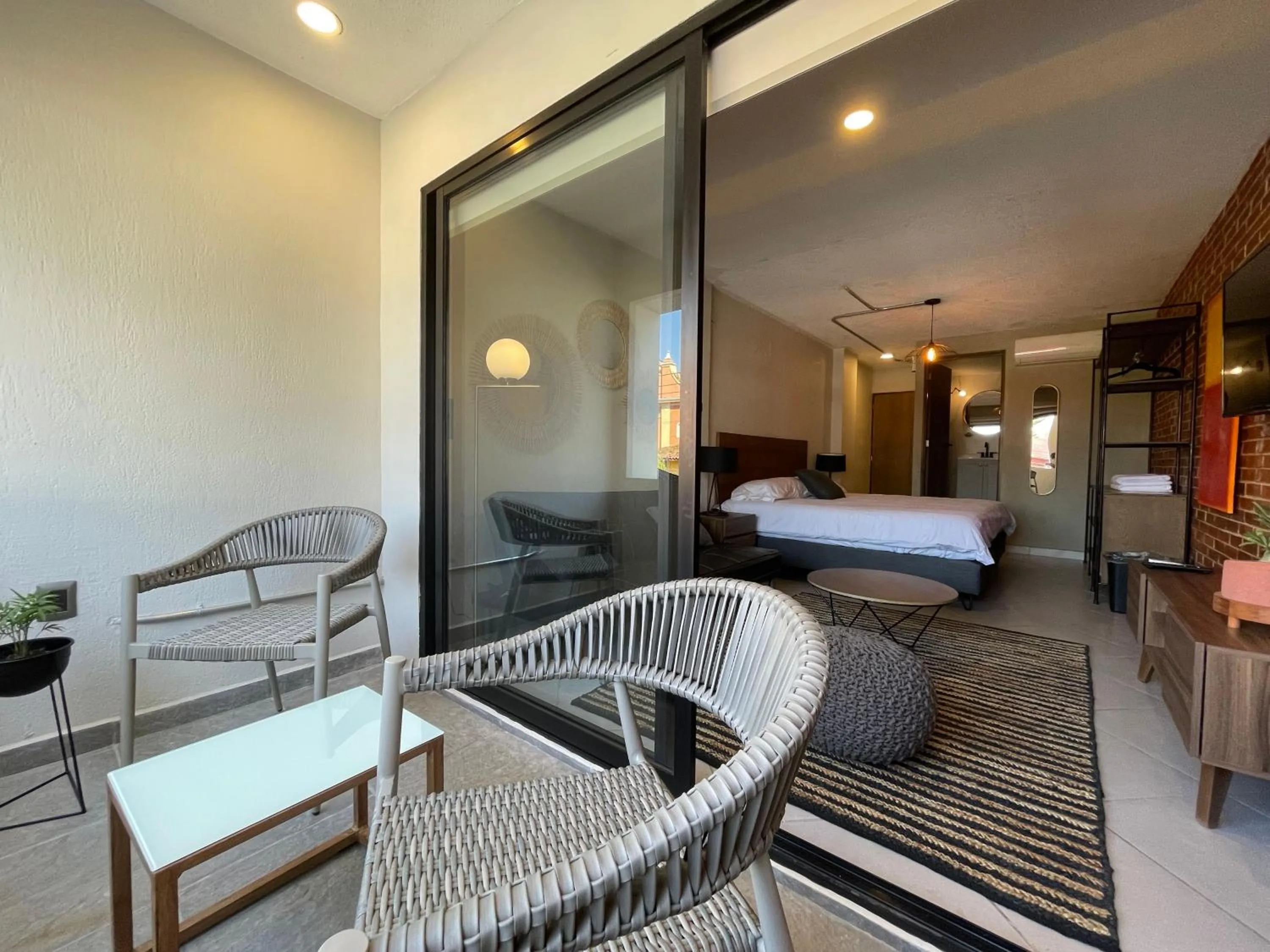 Photo of the whole room, Bed in Estacion Alameda Downtown