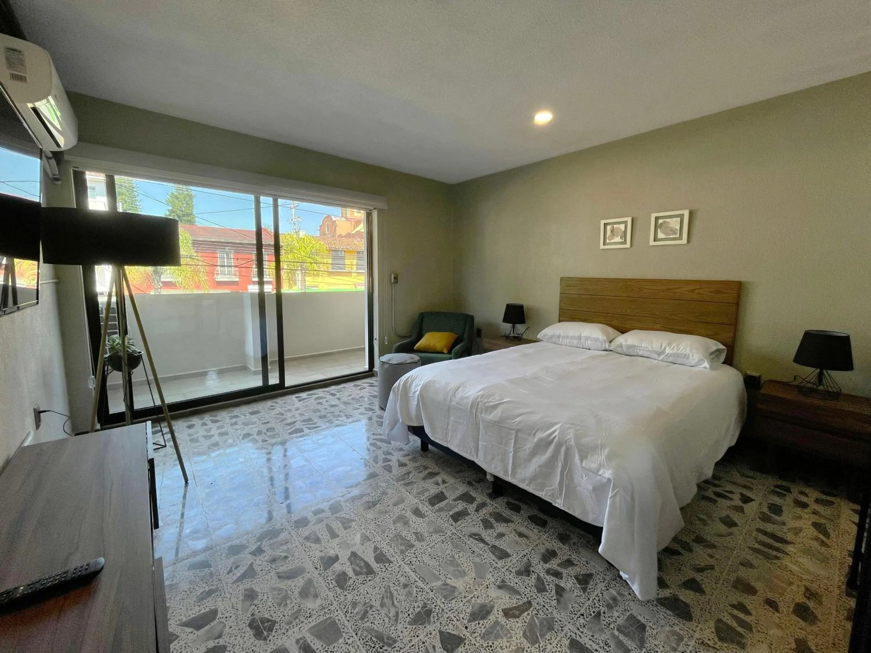 Photo of the whole room, Bed in Estacion Alameda Downtown