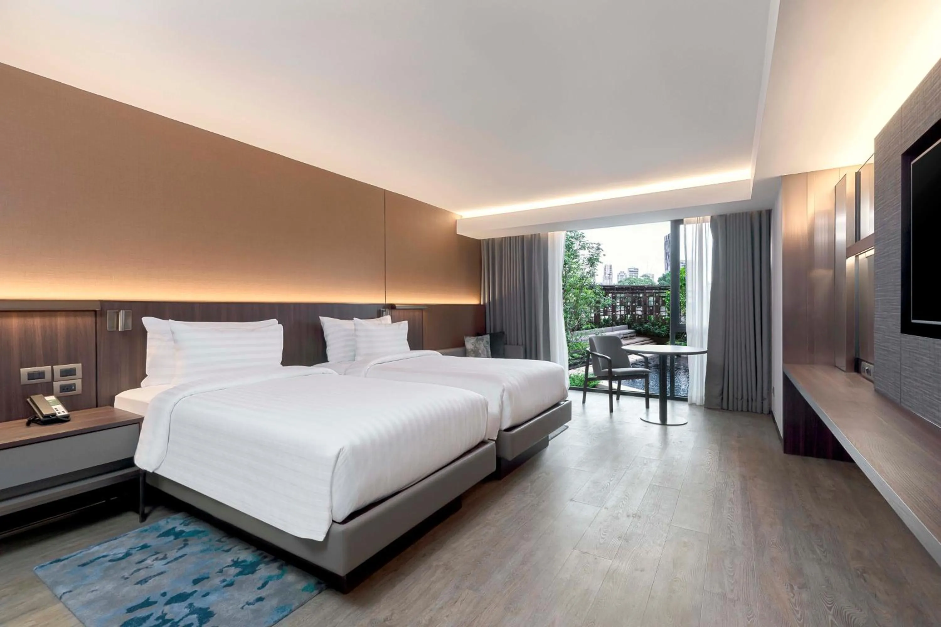 Premier Pool View Twin Room in Gardina Asoke Hotel & Residence