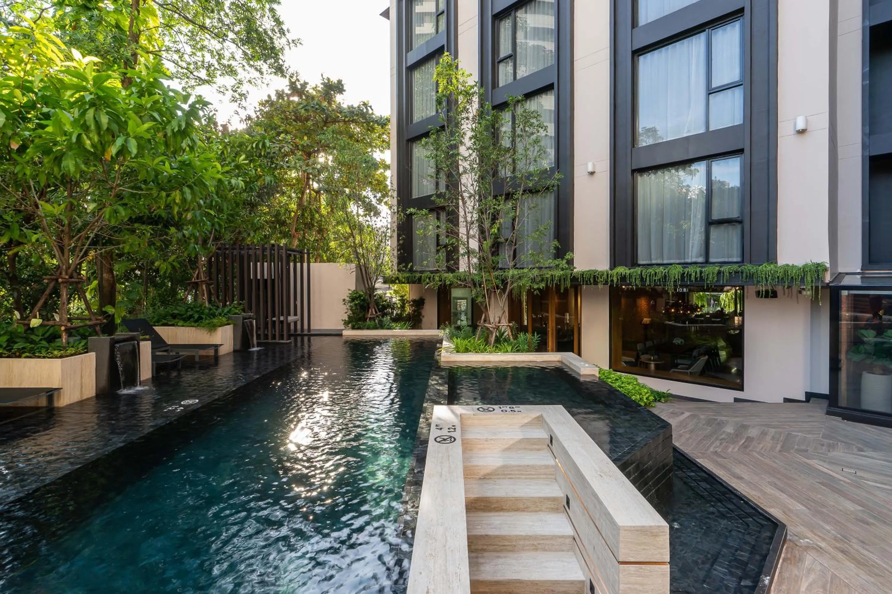 Swimming pool in Gardina Asoke Hotel & Residence