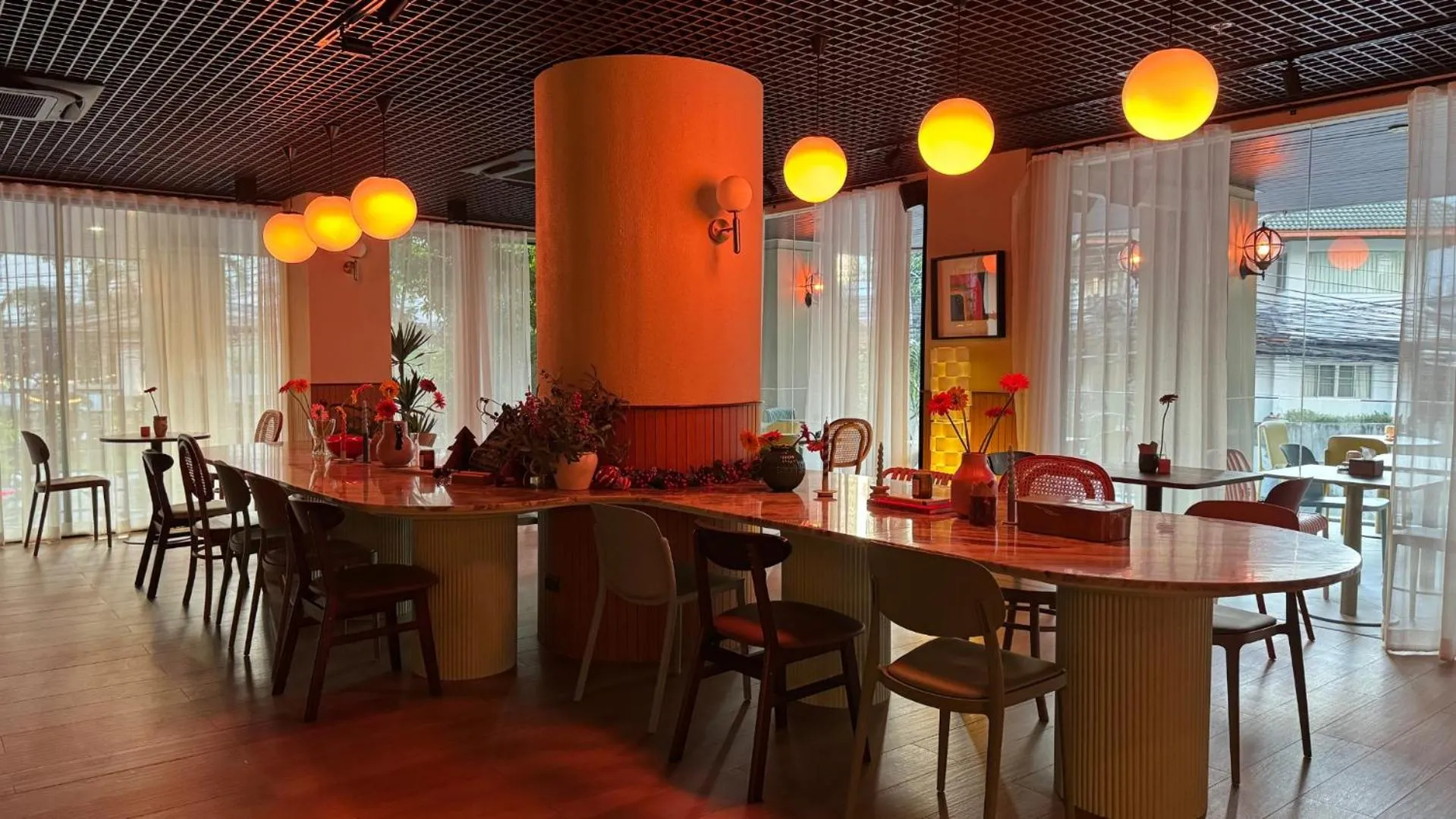Restaurant/places to eat in Gardina Asoke Hotel & Residence
