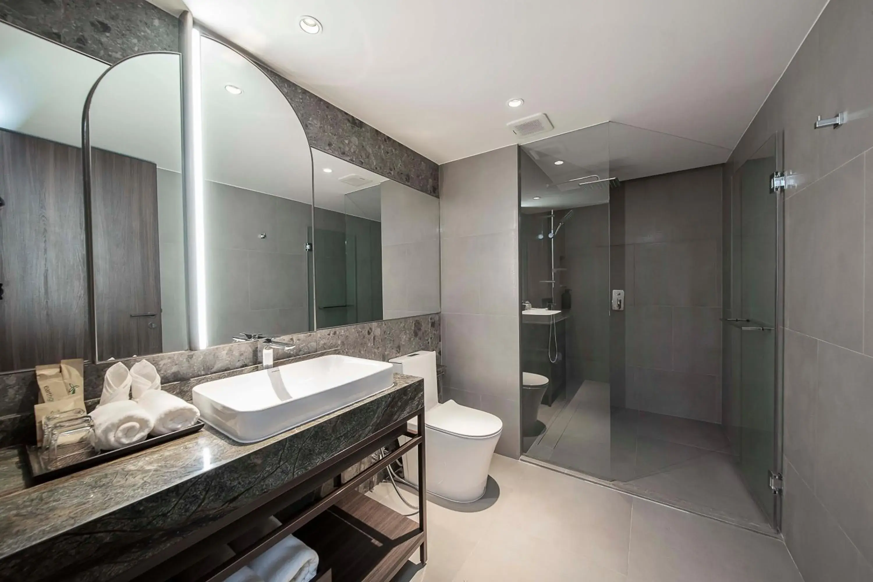 Bathroom in Gardina Asoke Hotel & Residence Bathroom in Gardina Asoke Hotel & Residence