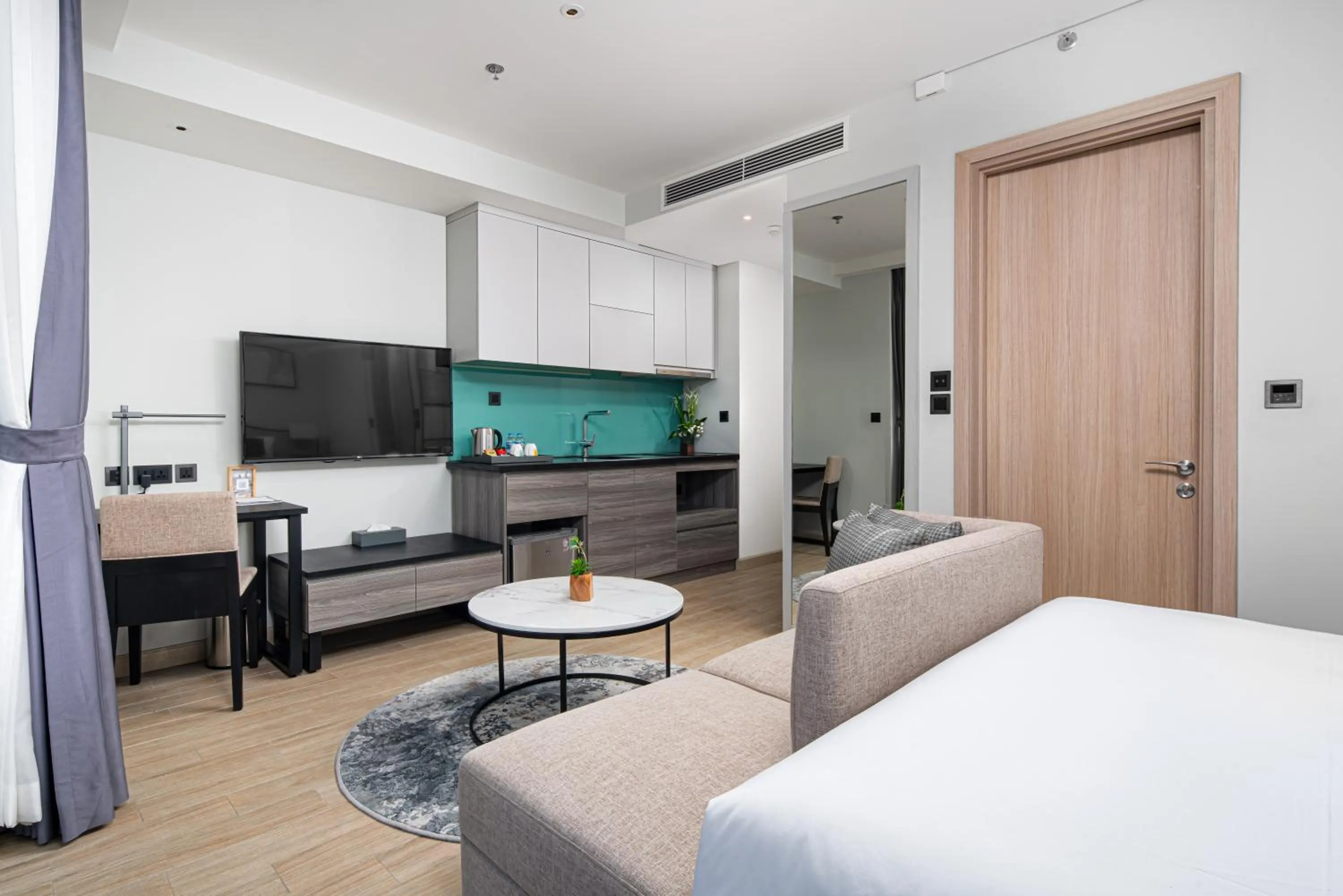 Communal lounge/ TV room, Bed in Citadines Marina Halong