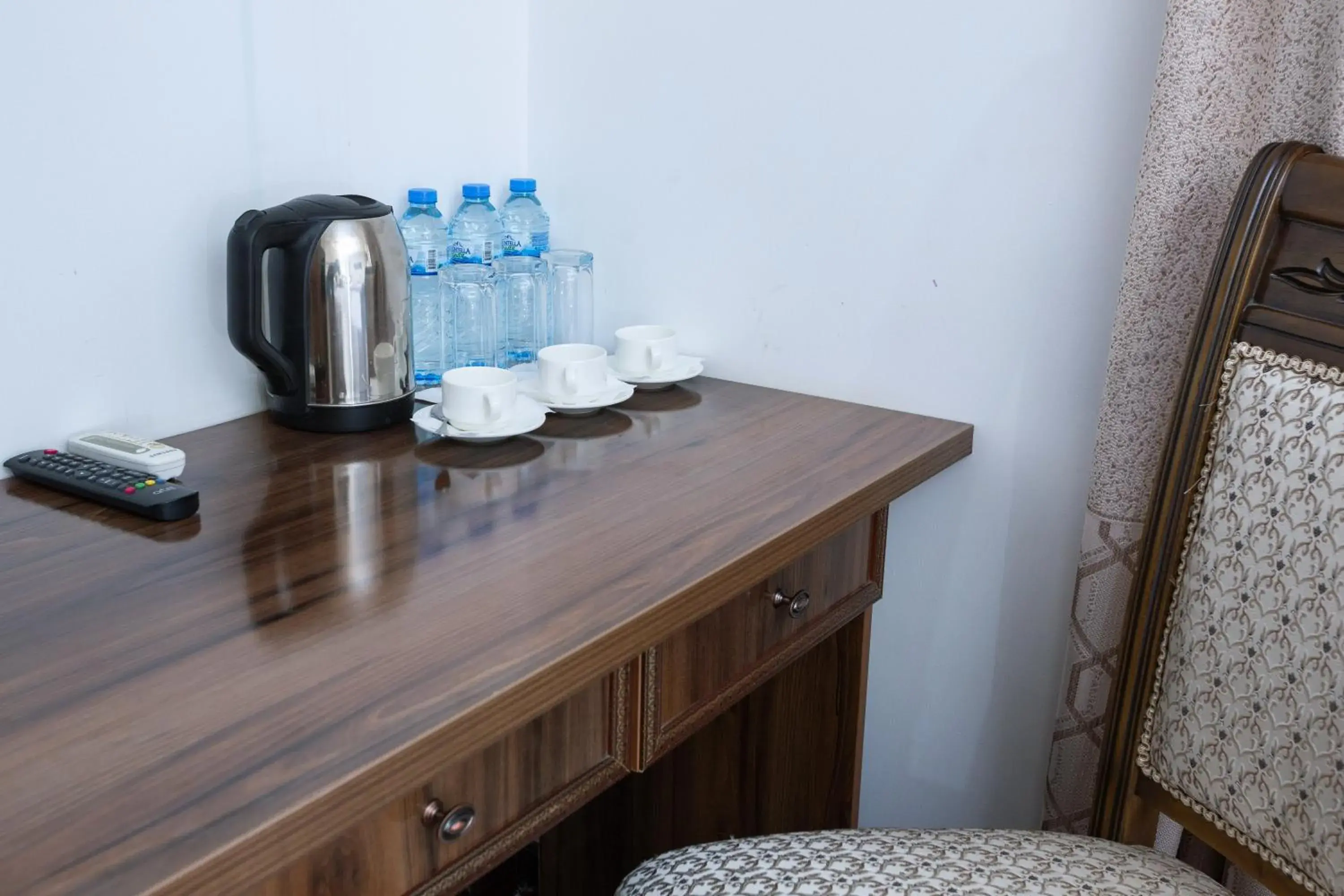 Photo of the whole room in Atlas Photo of the whole room in Atlas