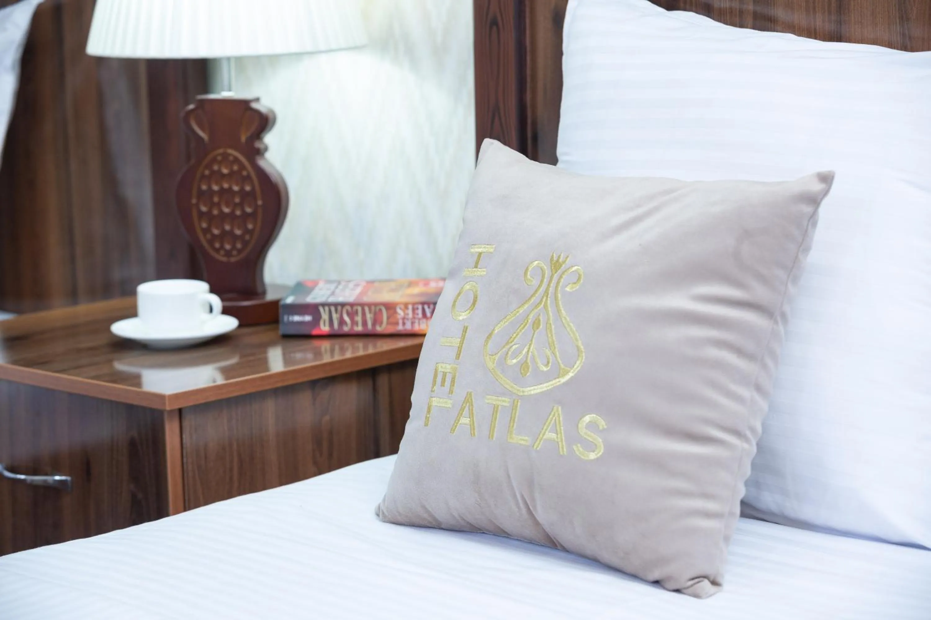 Photo of the whole room, Bed in Atlas