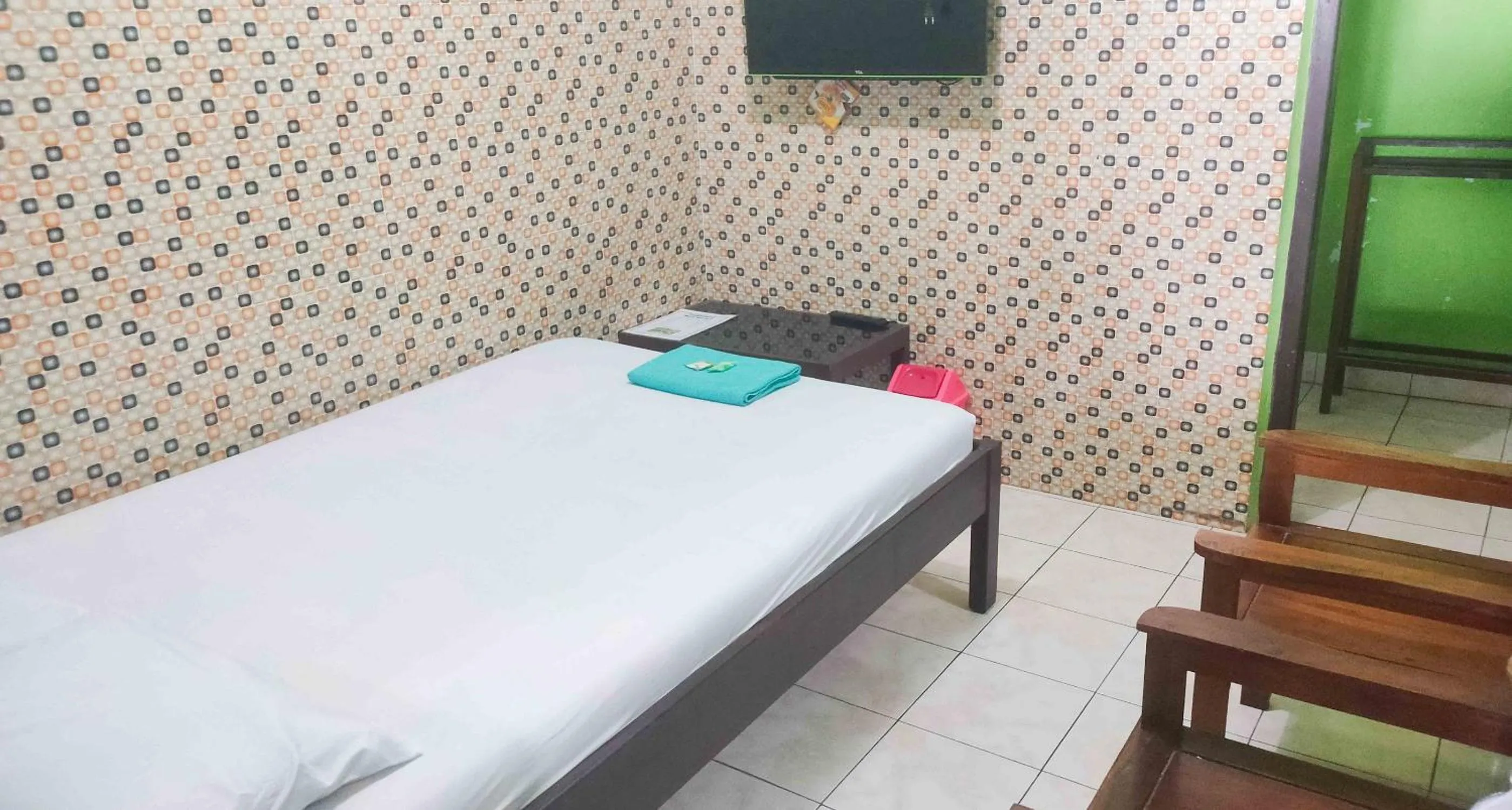 Bedroom, Bed in Bayu Murti Inn Kaliurang Yogyakarta RedPartner