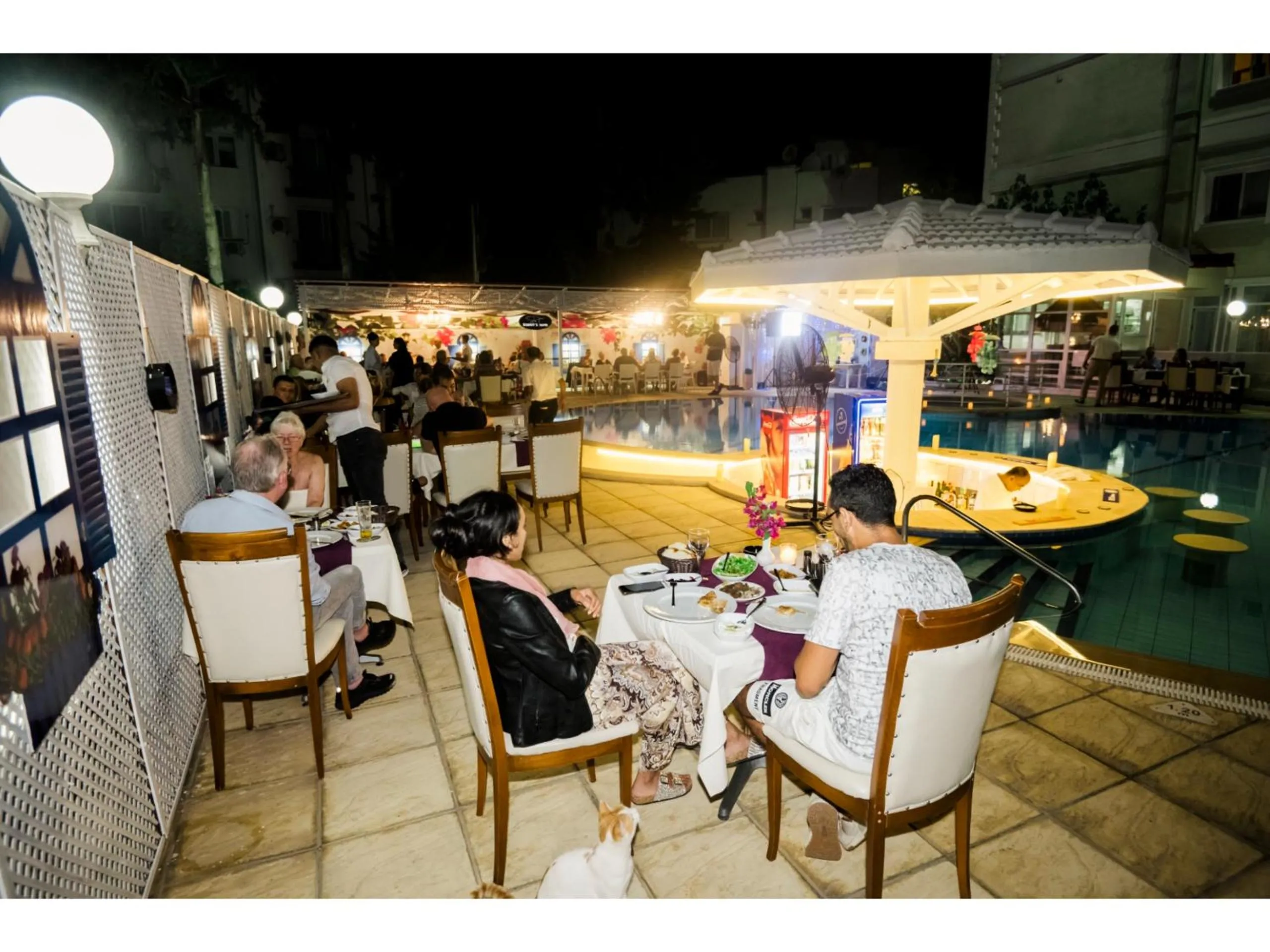 Food and drinks in Sammy's Hotel