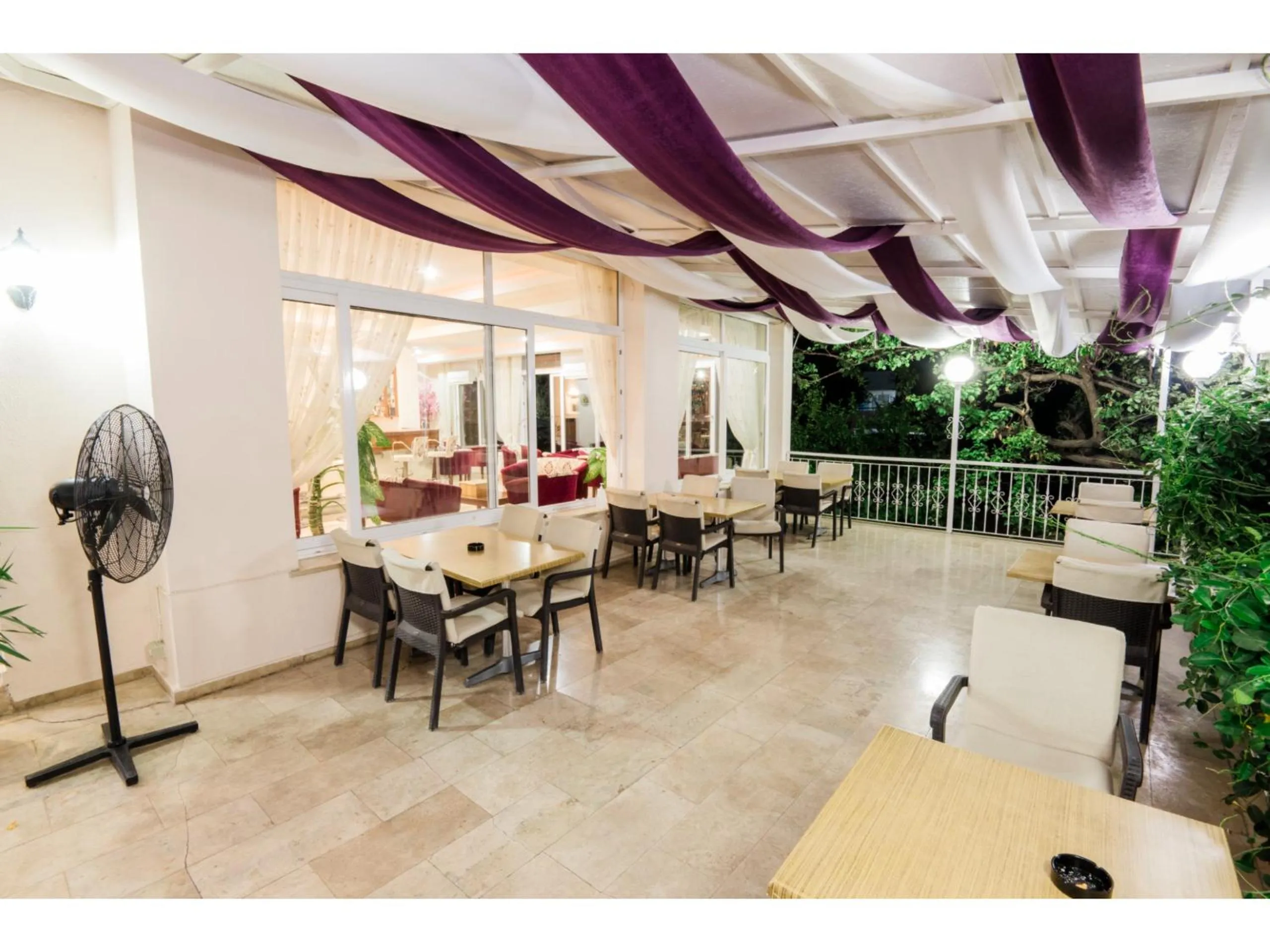 Patio in Sammy's Hotel