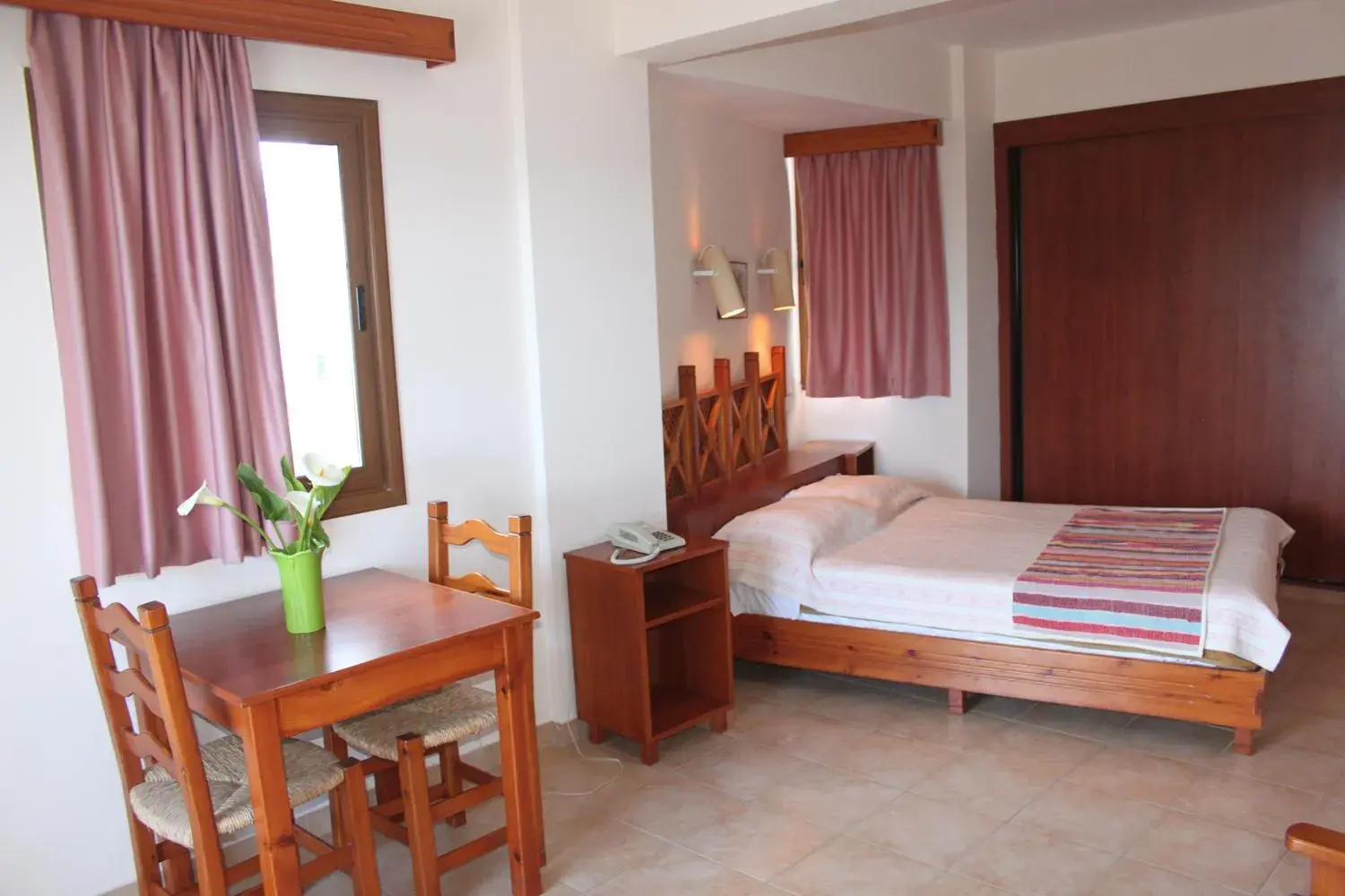 Bed in Topset Hotel Bed in Topset Hotel