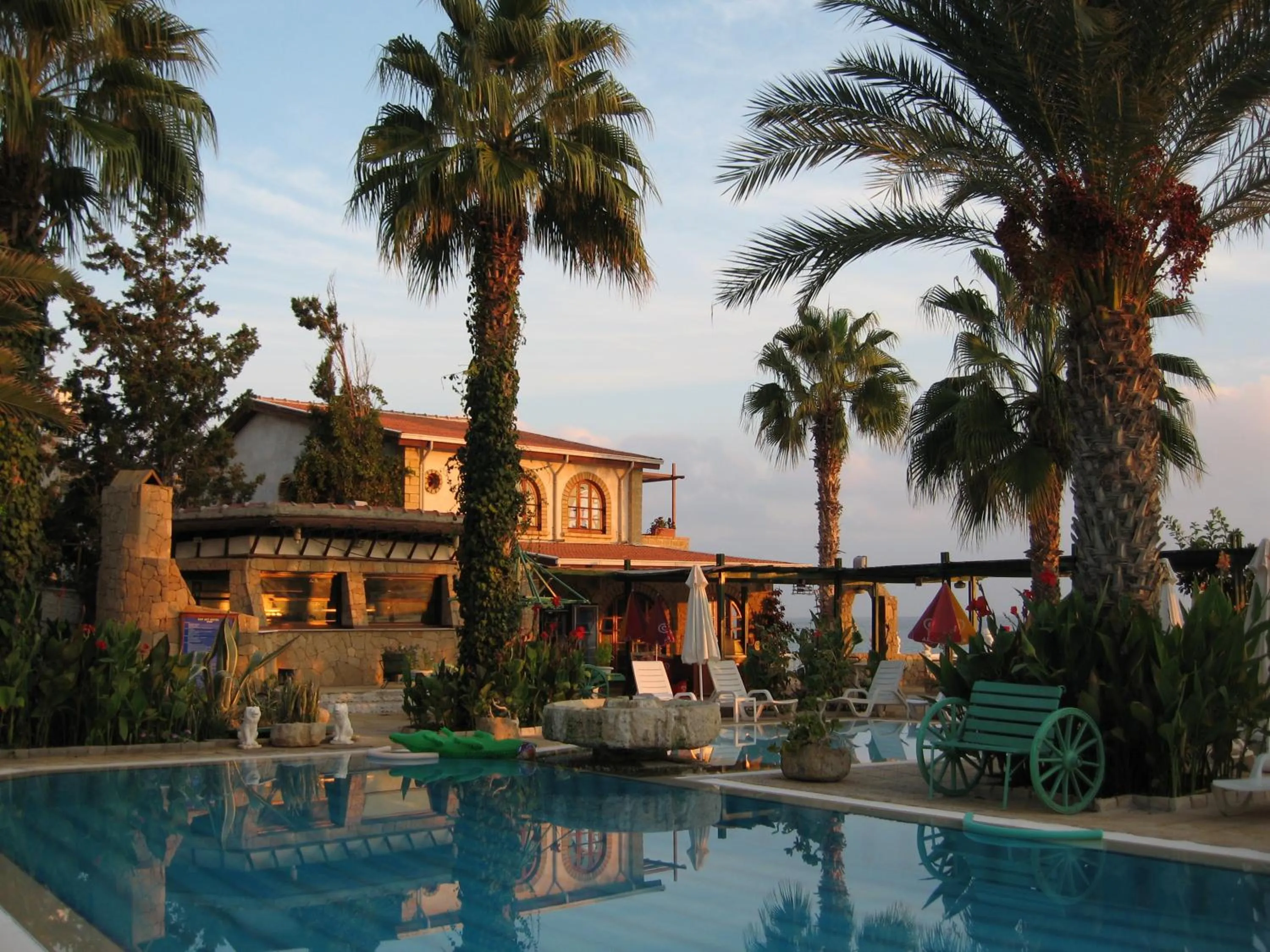 Swimming pool in Topset Hotel