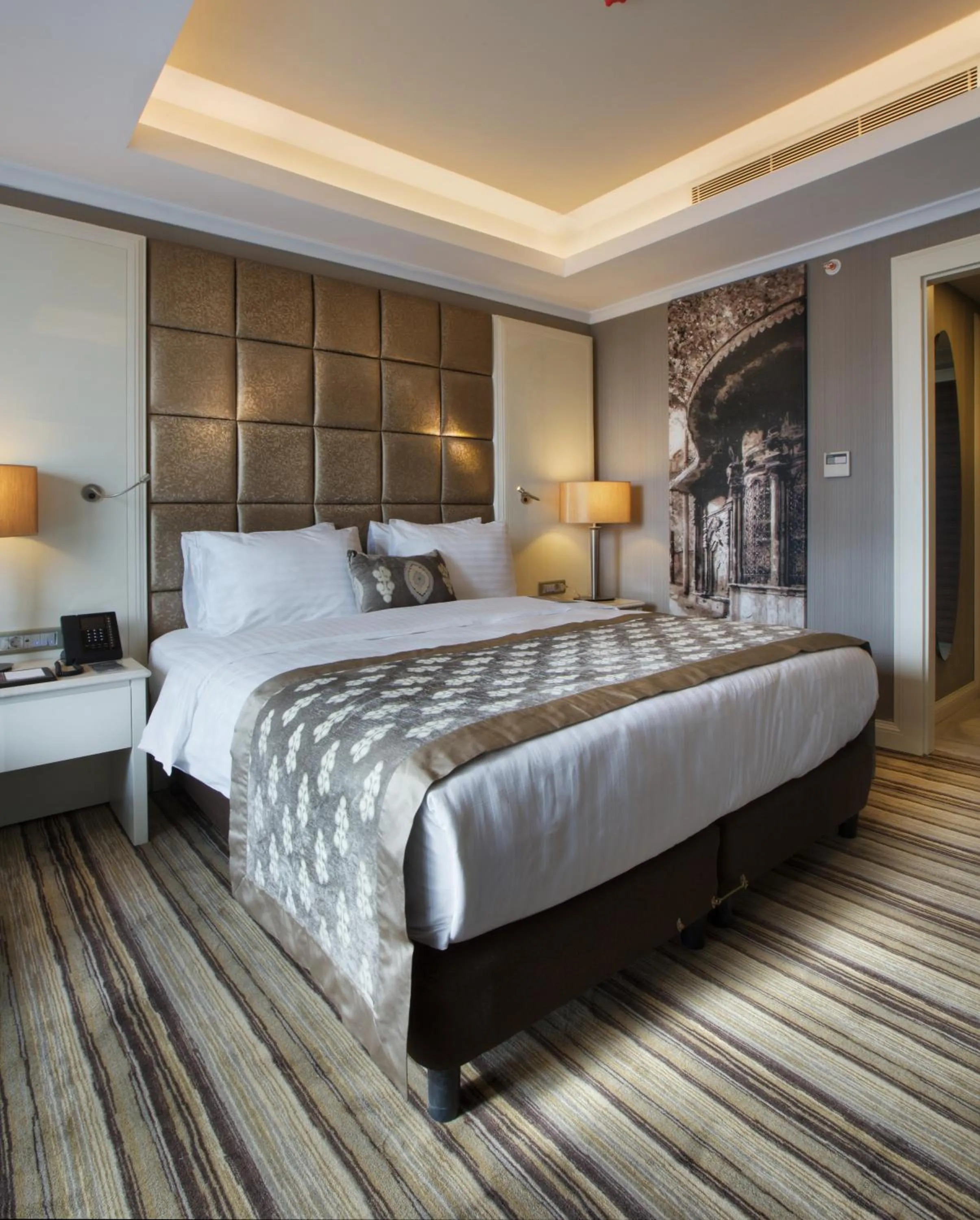 Bed in Dedeman Bostanci Istanbul Hotel & Convention Center