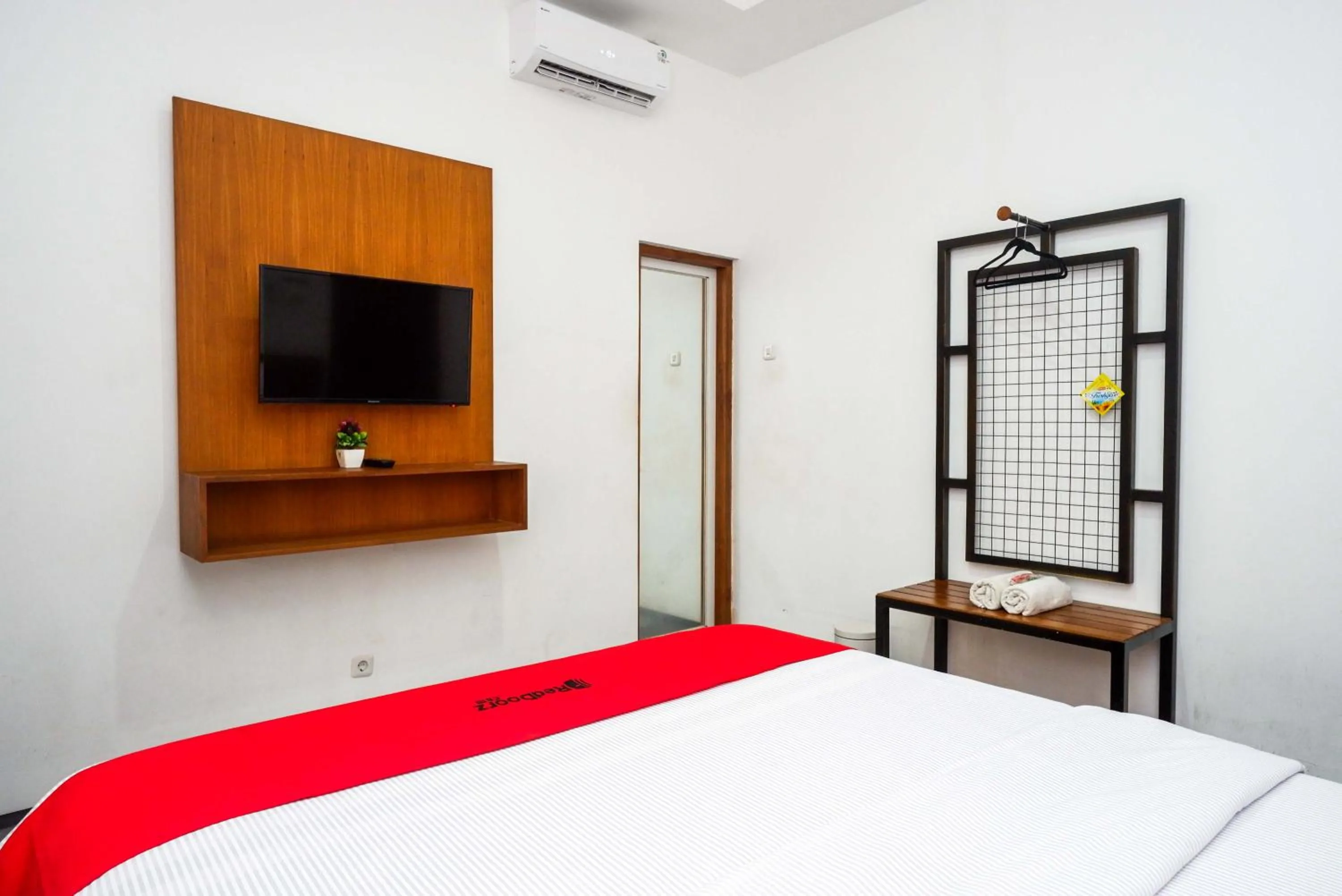 Bed in RedDoorz near XT Square 4