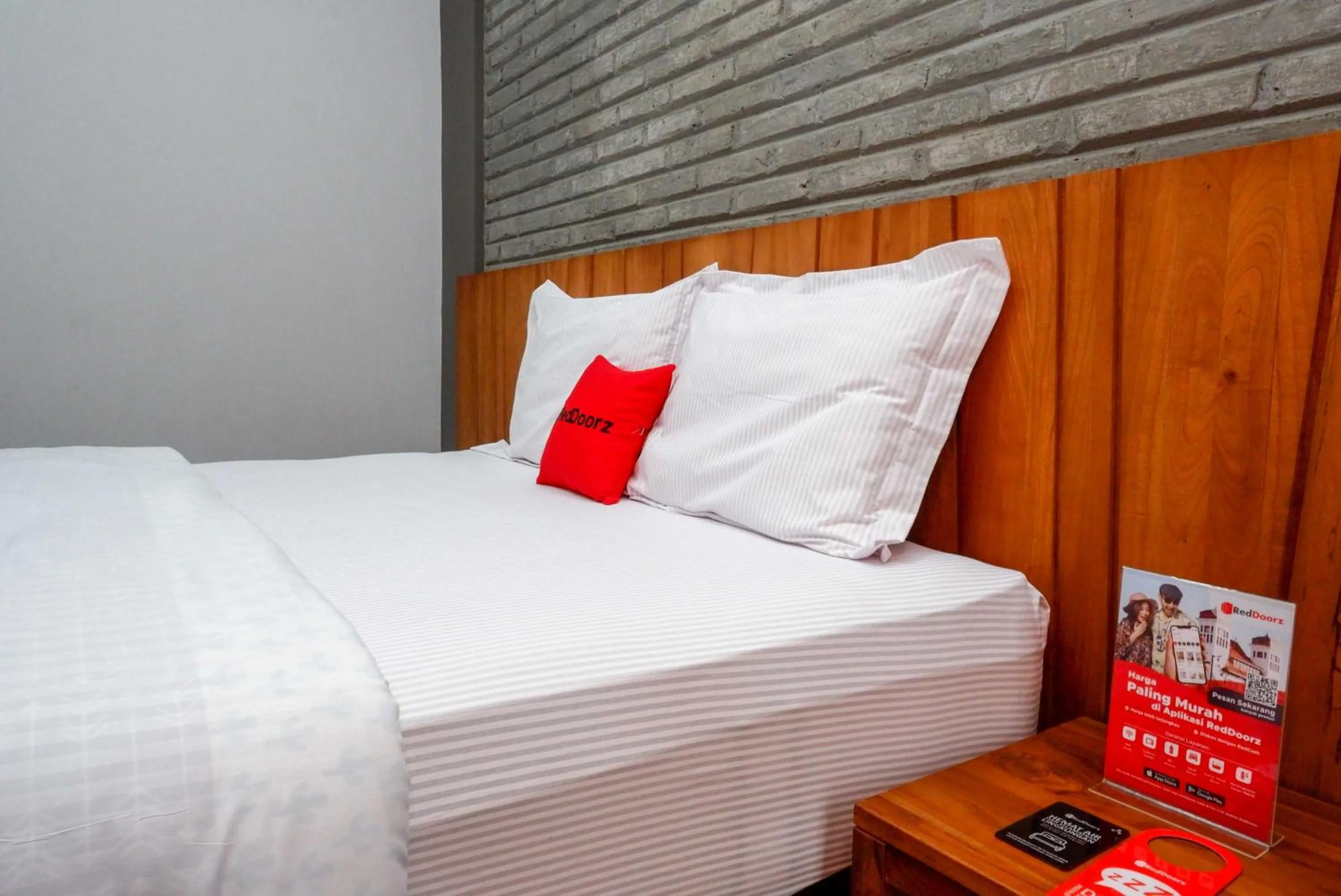 Bed in RedDoorz near XT Square 4