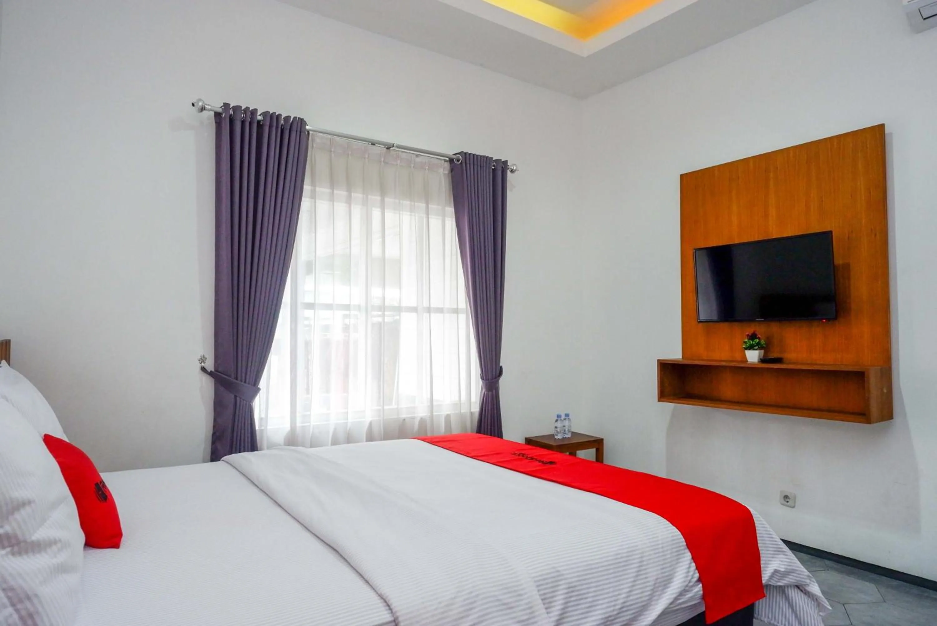 Bed in RedDoorz near XT Square 4