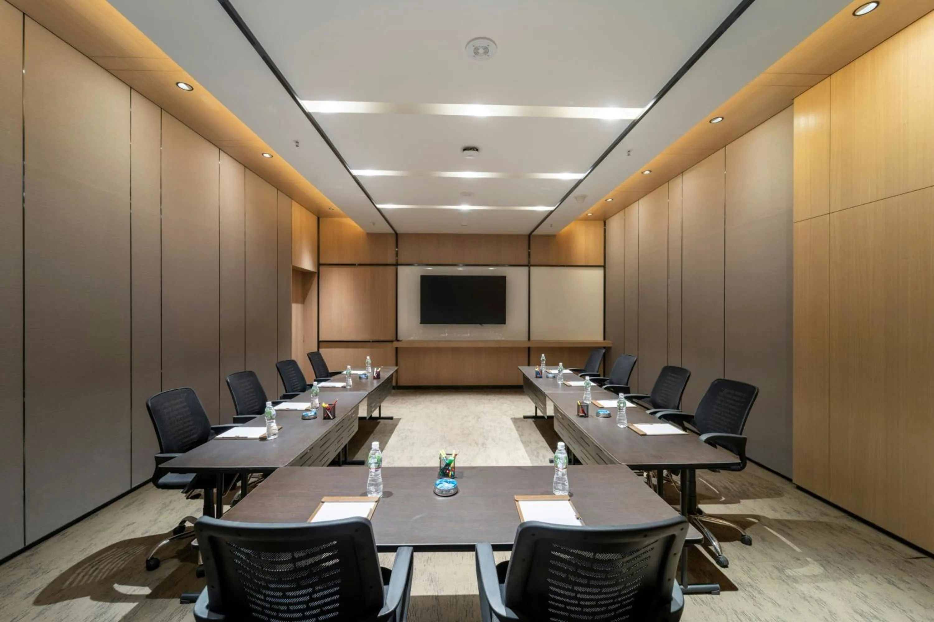 Meeting/conference room in Courtyard by Marriott Vadodara