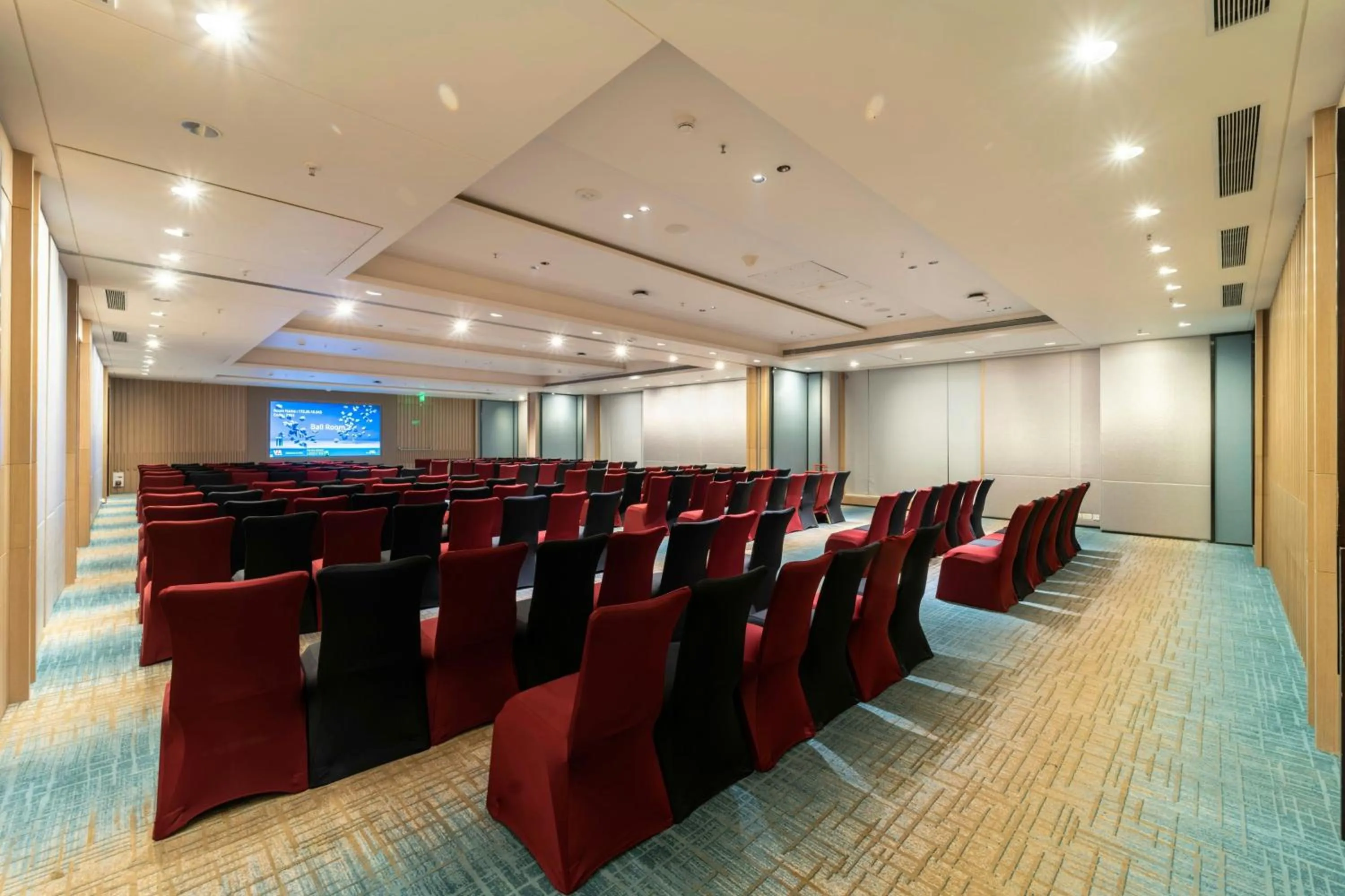 Meeting/conference room in Courtyard by Marriott Vadodara