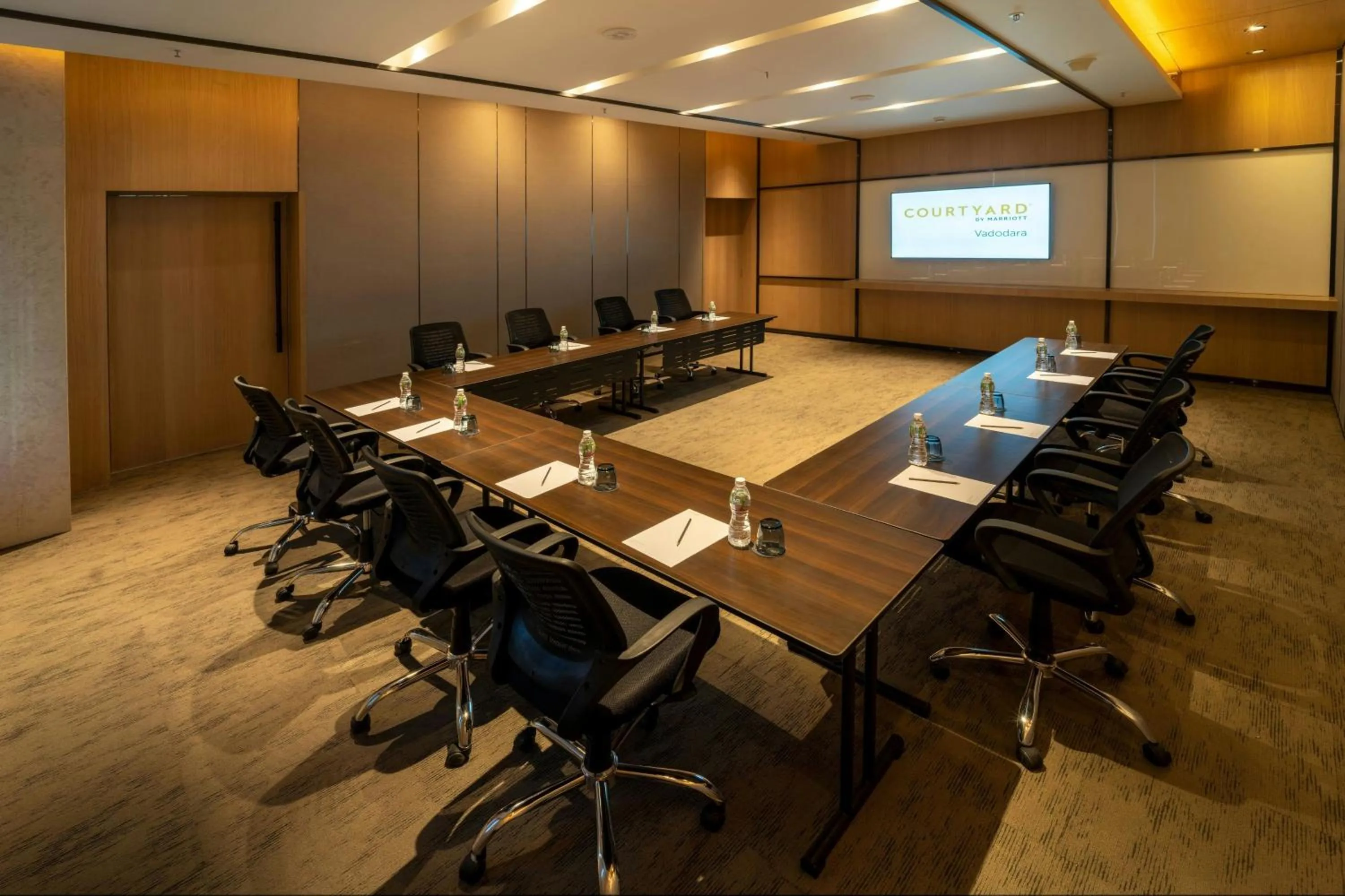 Meeting/conference room in Courtyard by Marriott Vadodara