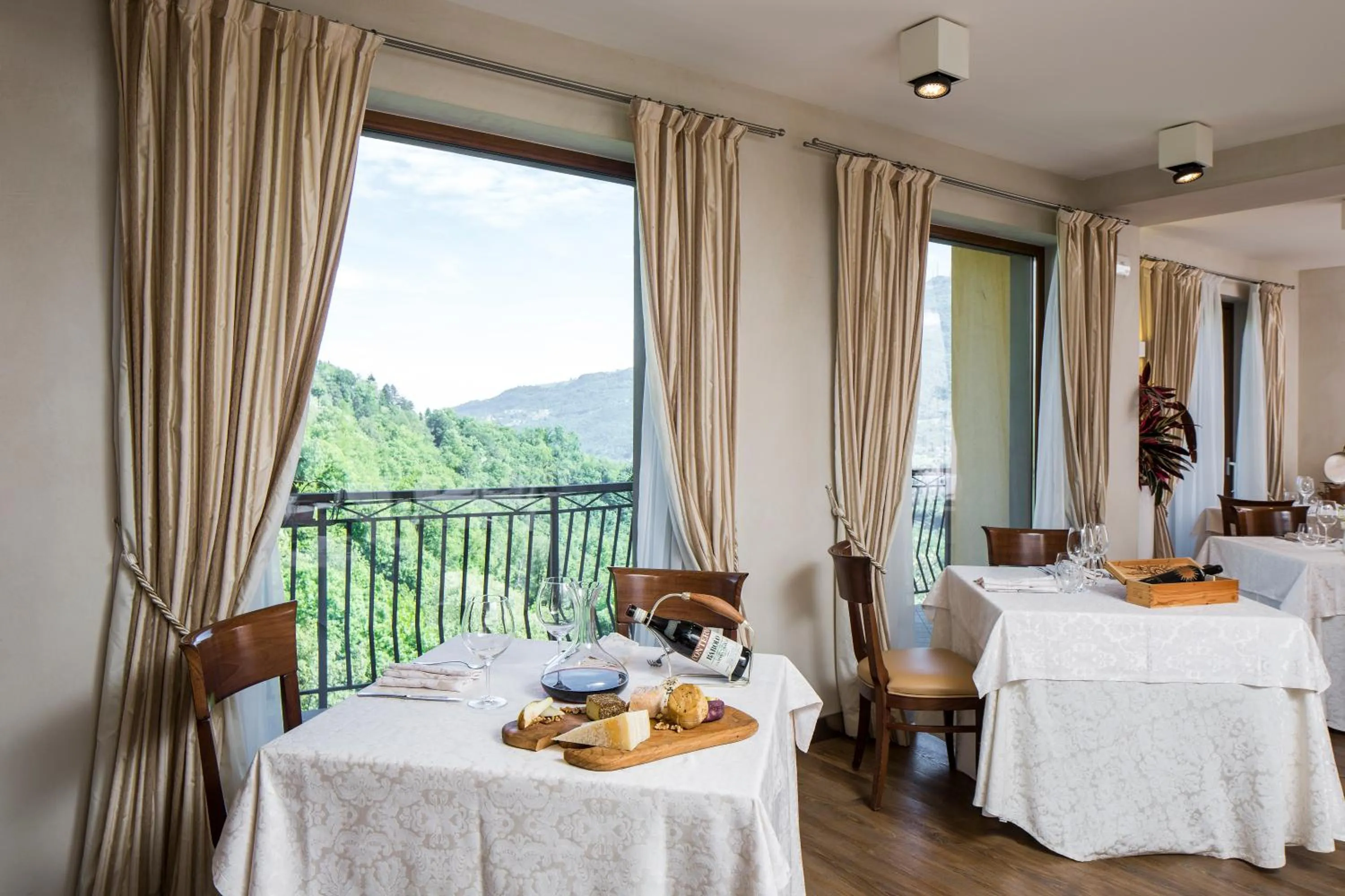 Lounge or bar in Hotel Resort & Spa Miramonti