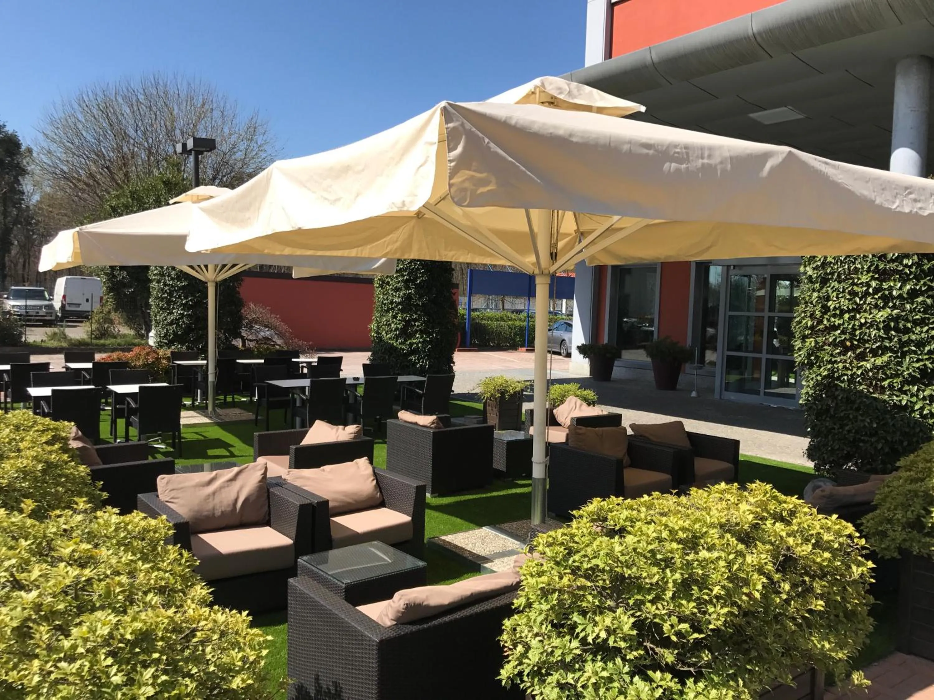 Patio in First Hotel Malpensa