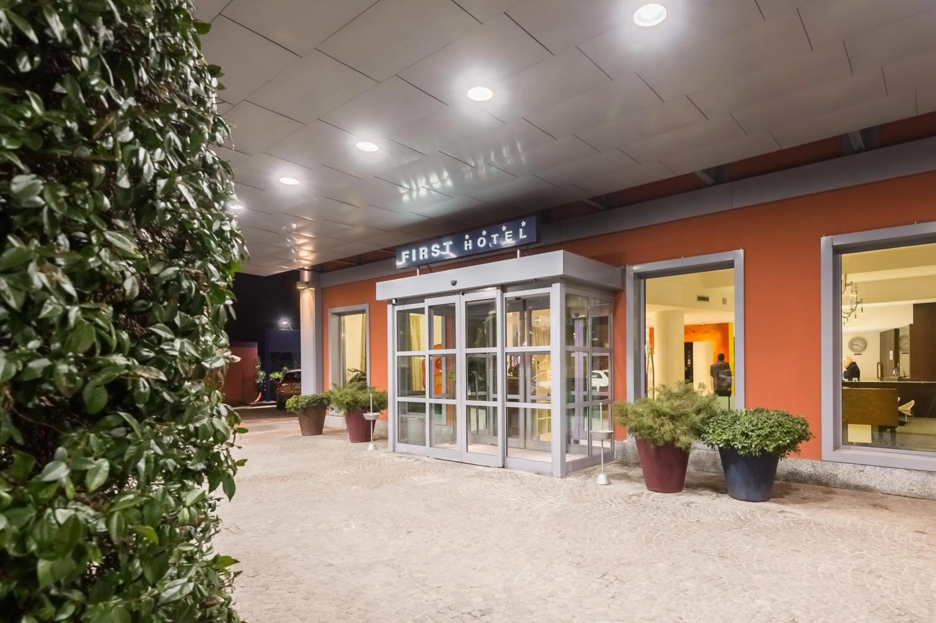 Patio in First Hotel Malpensa