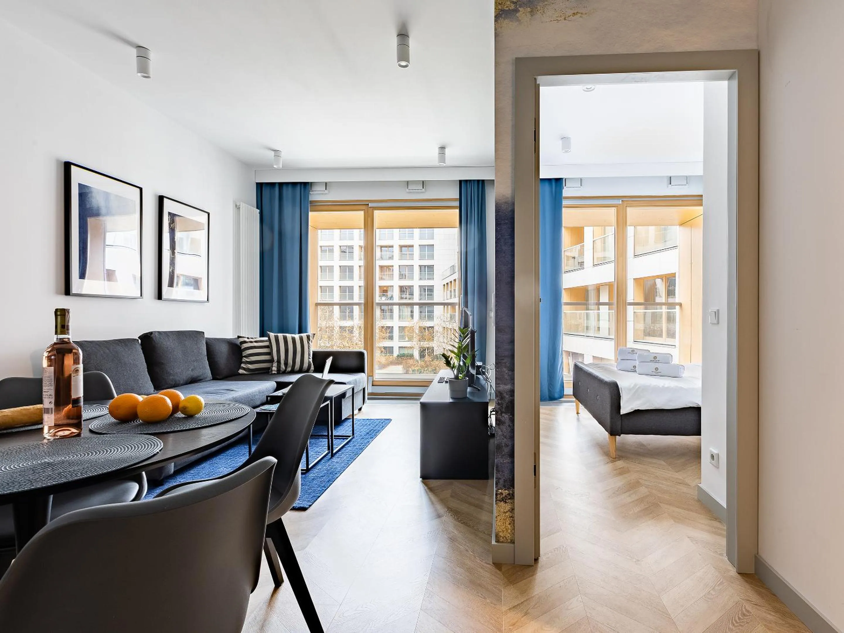 Living room, Bed in Kolejowa ApartHotel