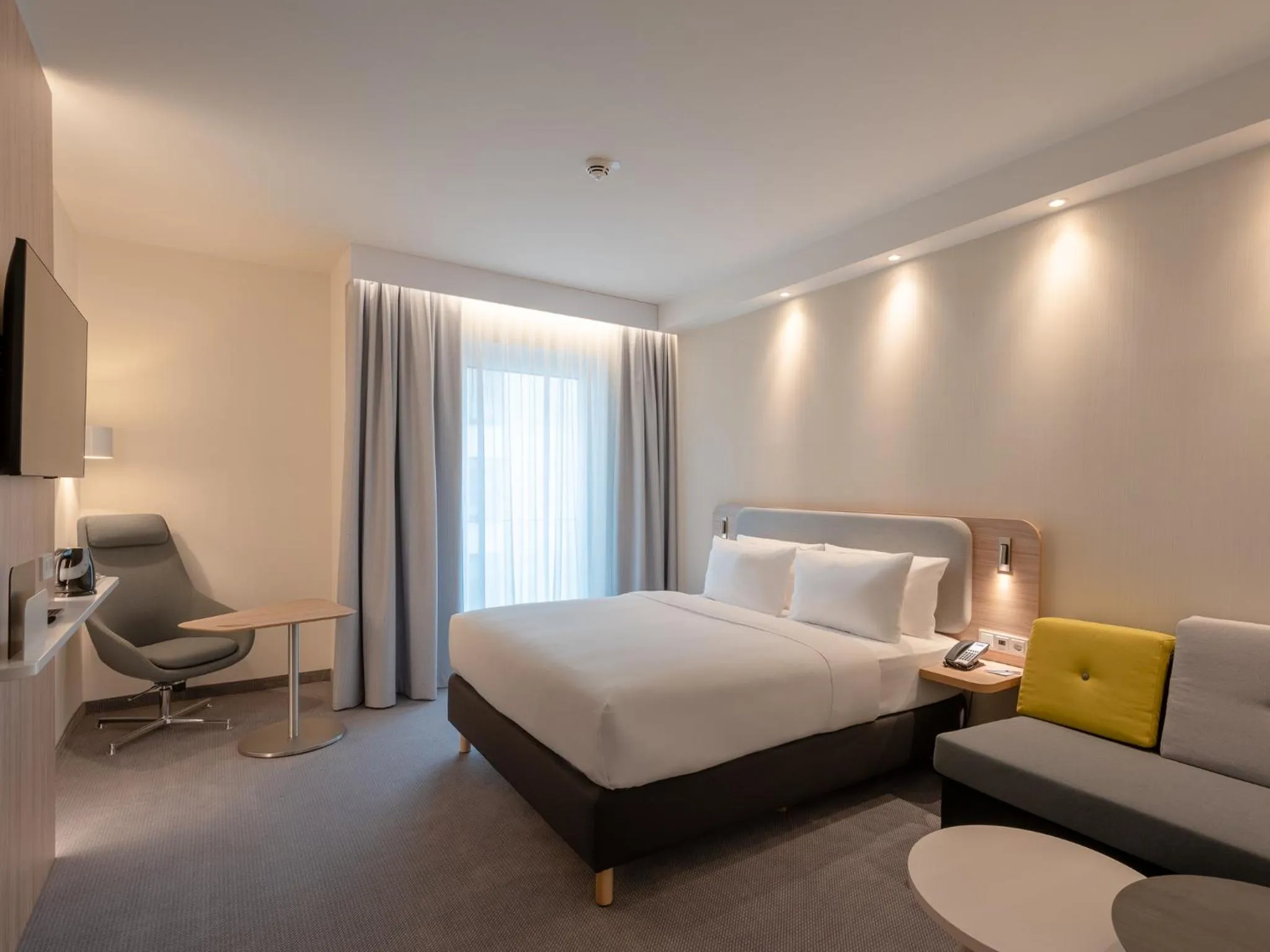Bed in Holiday Inn Express - MUNICH NORTH by IHG
