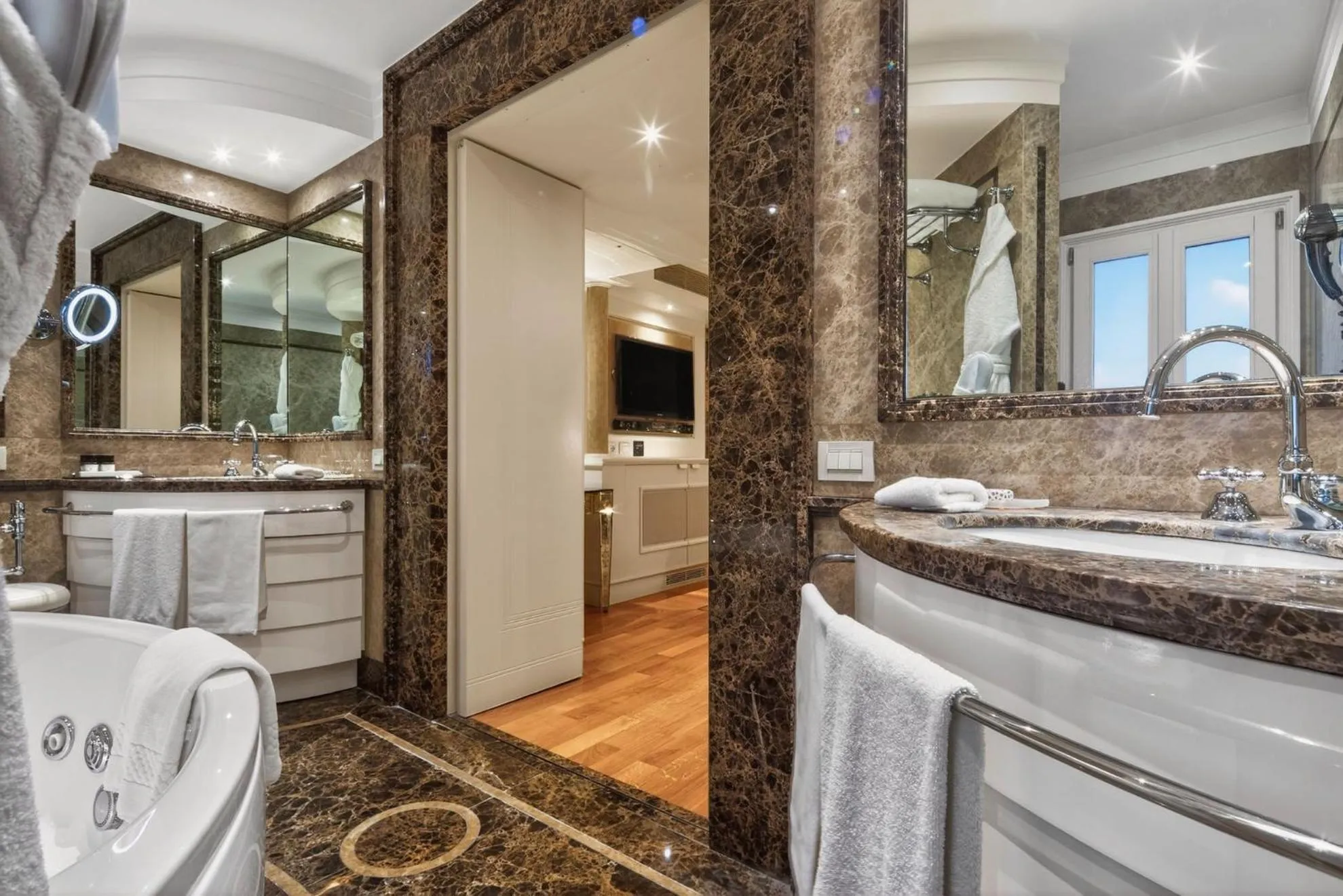 Hot Tub in Canaletto Luxury Suites - San Marco Luxury