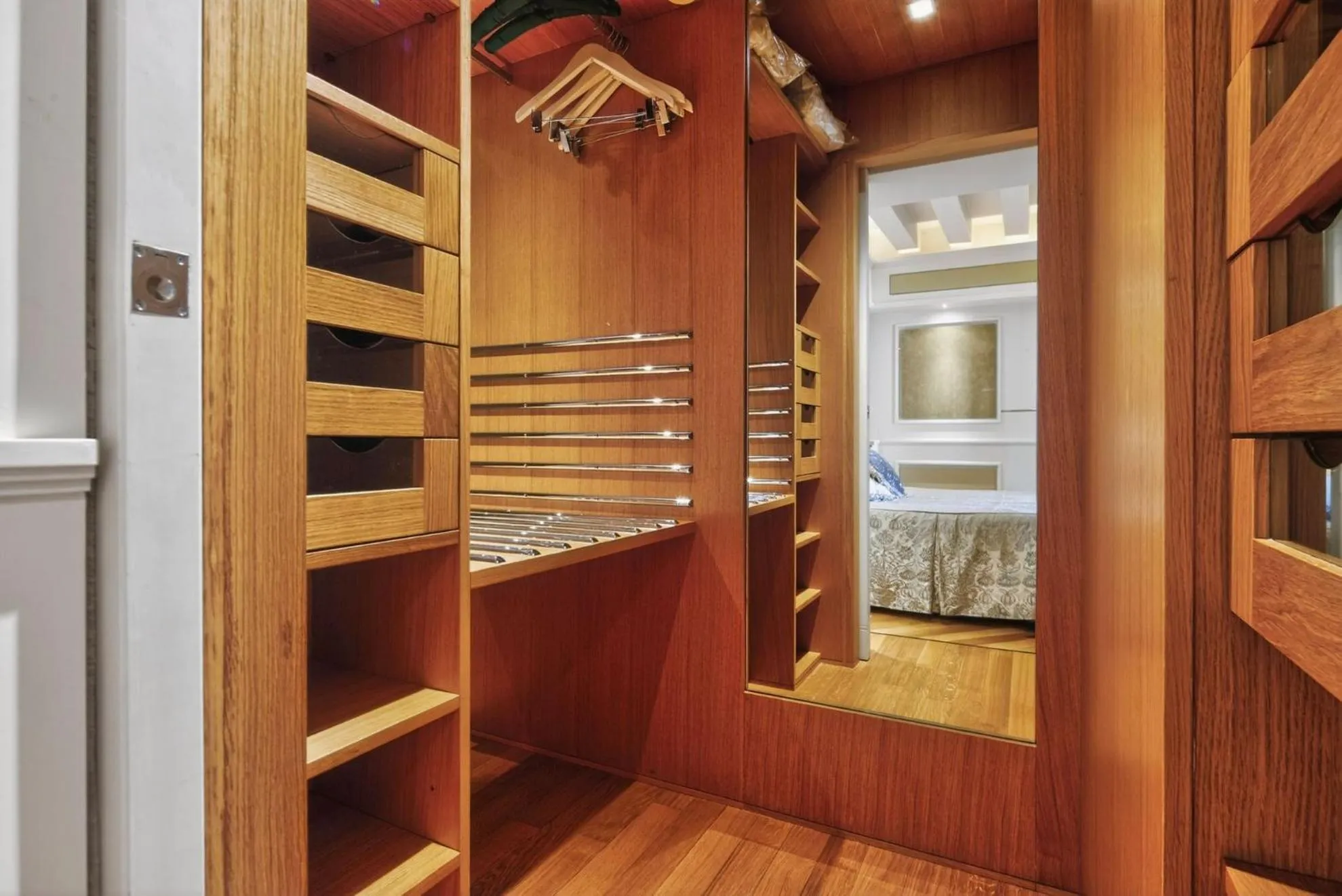 wardrobe, Bed in Canaletto Luxury Suites - San Marco Luxury
