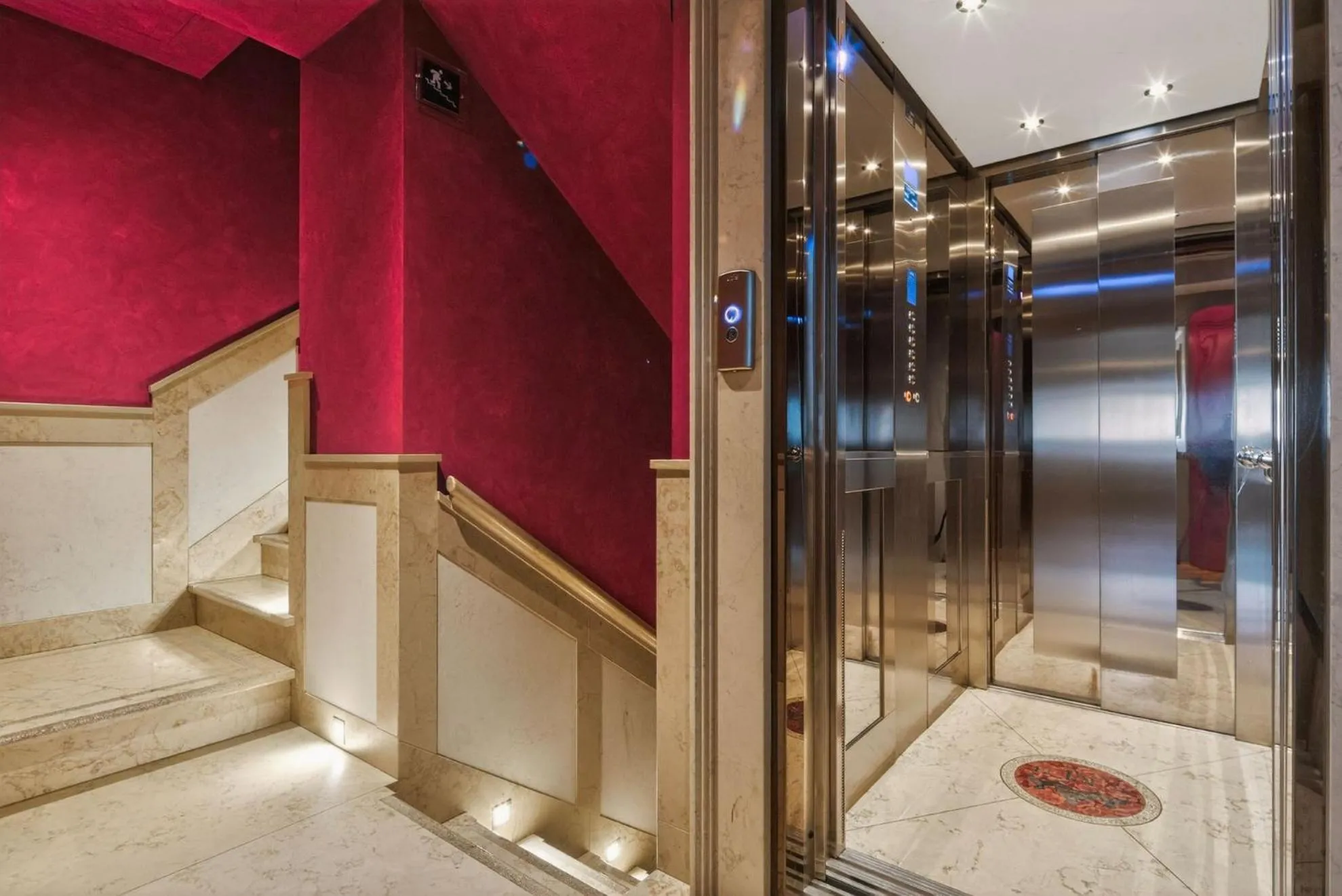 elevator in Canaletto Luxury Suites - San Marco Luxury