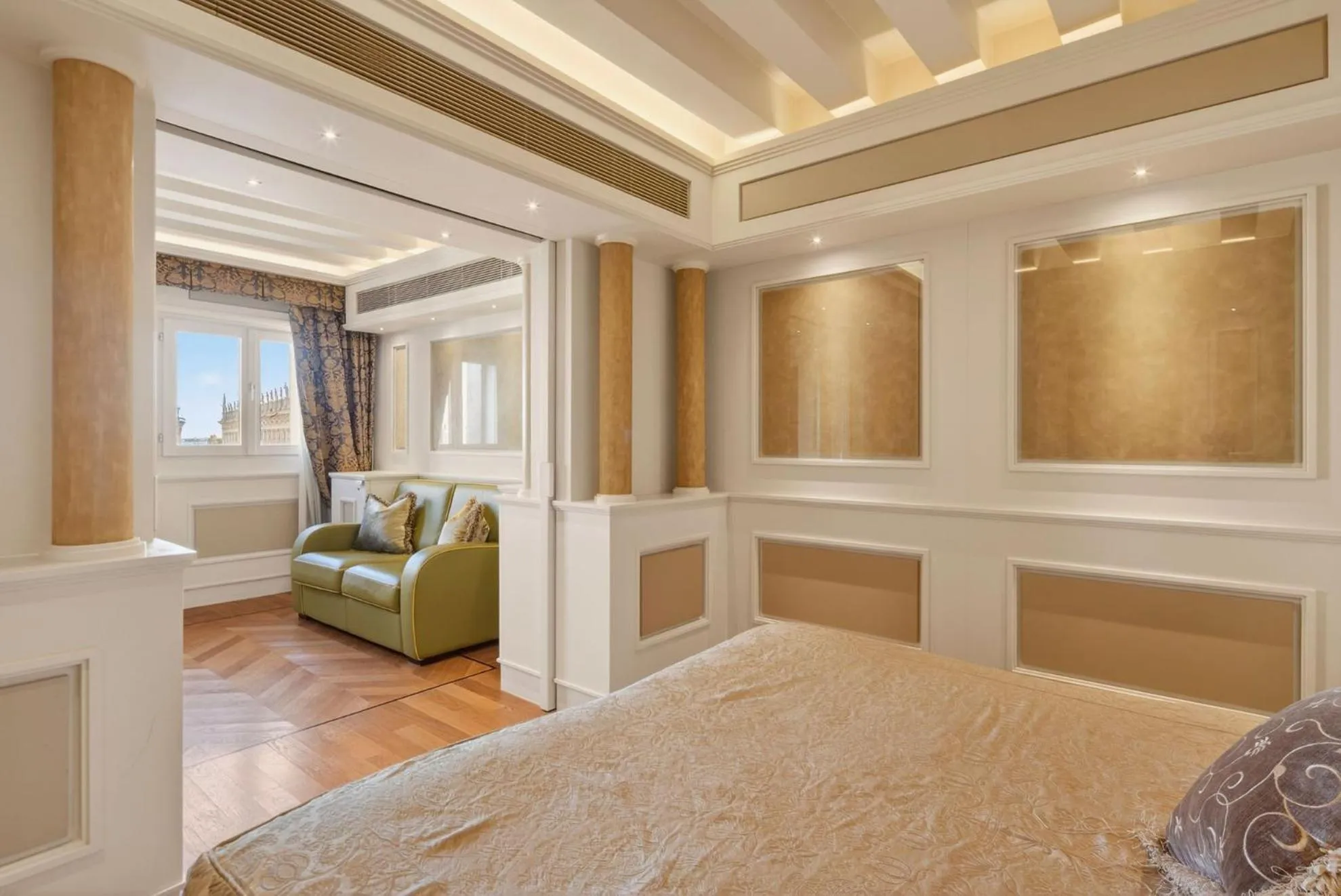 View (from property/room), Bed in Canaletto Luxury Suites - San Marco Luxury