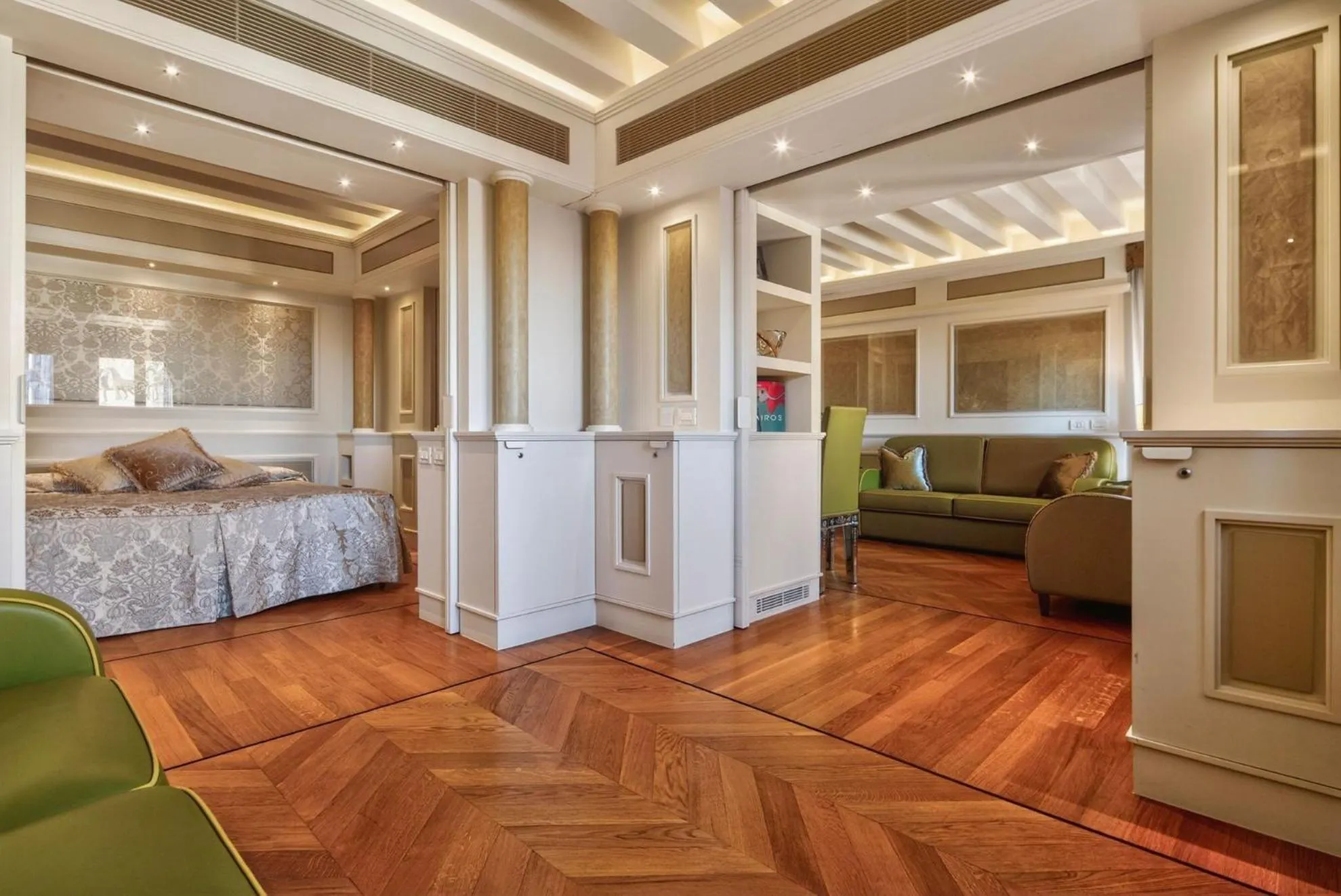 Living room, Bed in Canaletto Luxury Suites - San Marco Luxury