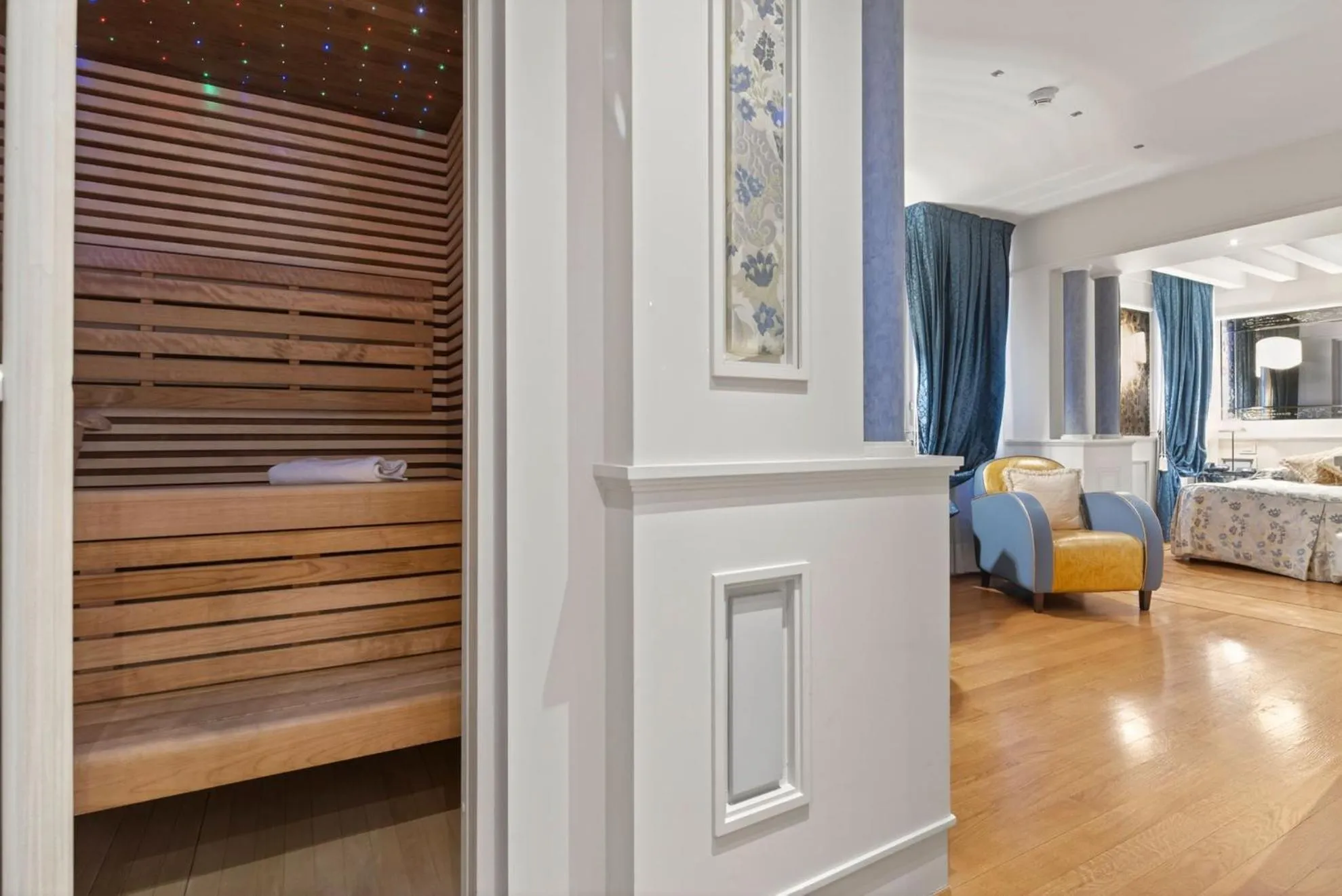 Sauna, Bed in Canaletto Luxury Suites - San Marco Luxury