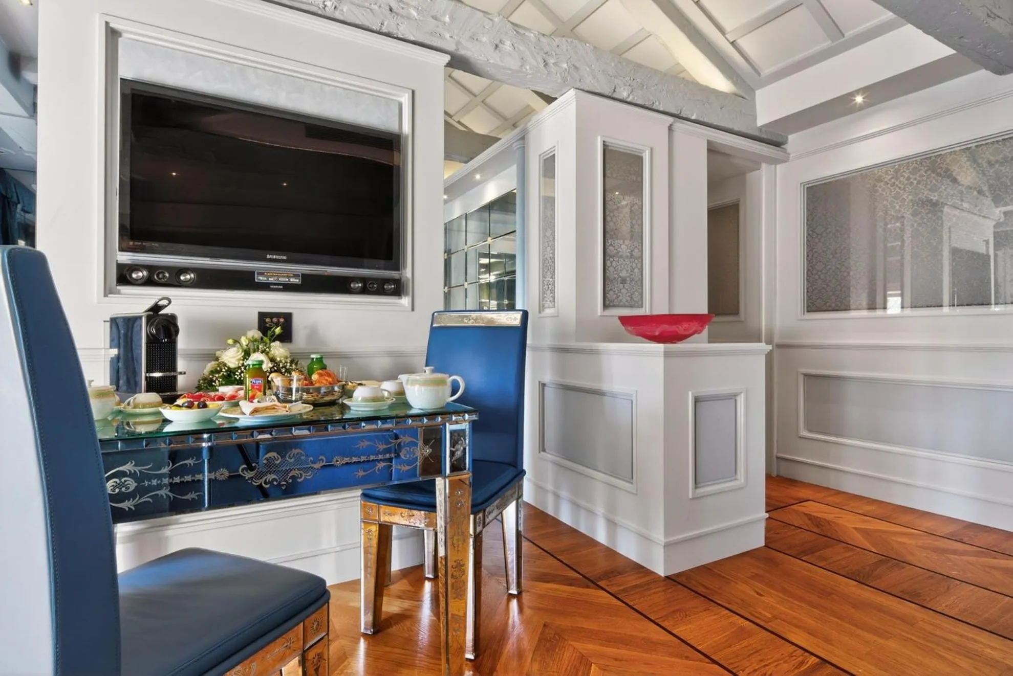 TV and multimedia in Canaletto Luxury Suites - San Marco Luxury