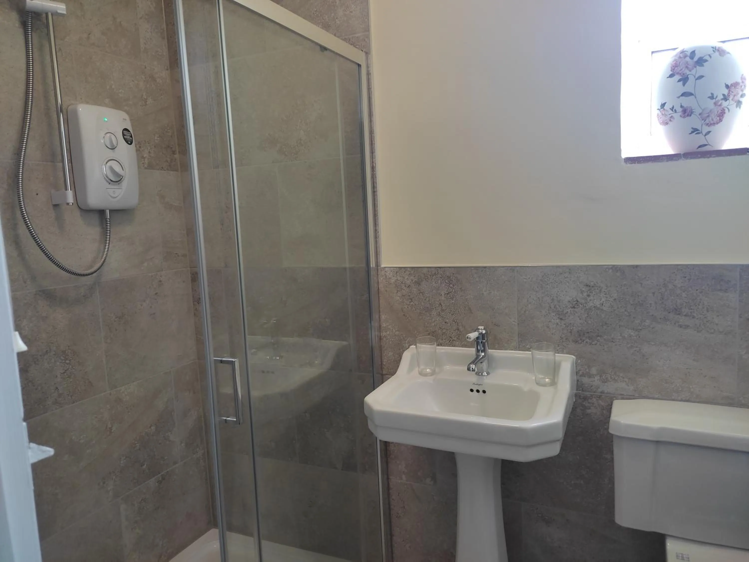 Bathroom in The Cheesehouse - Seven ensuite bedrooms