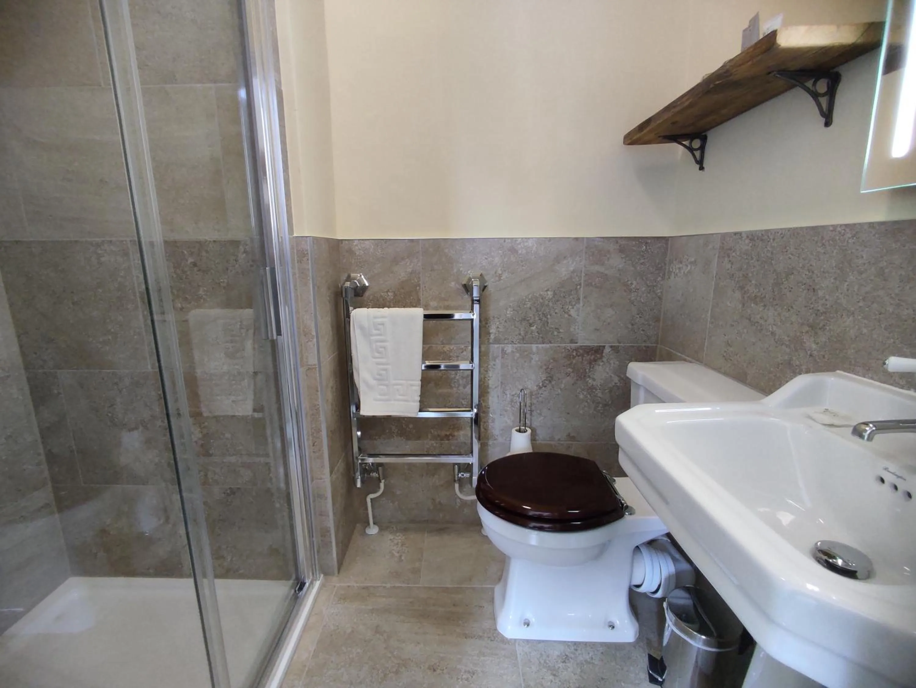 Bathroom in The Cheesehouse - Seven ensuite bedrooms