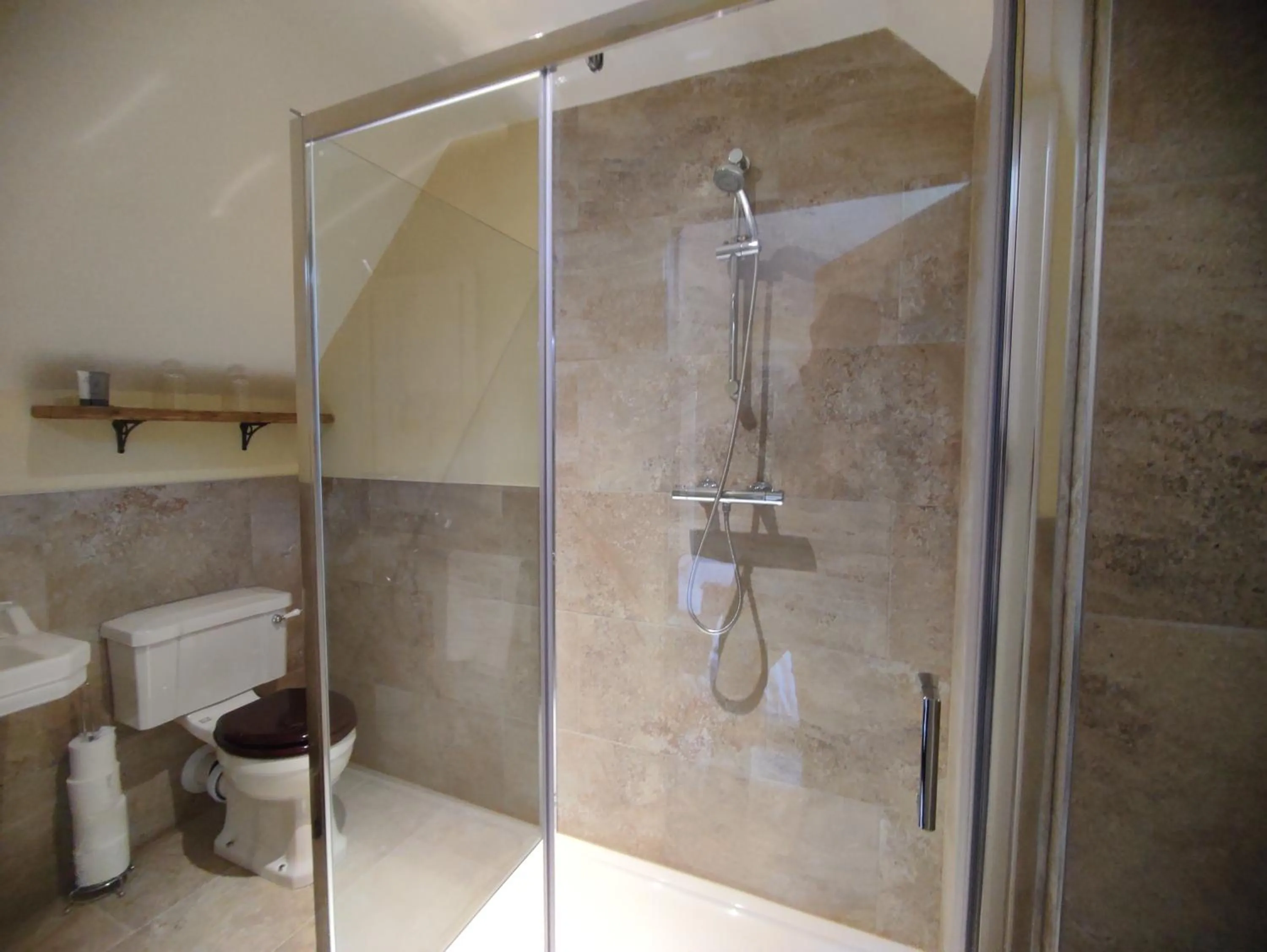 Bathroom in The Cheesehouse - Seven ensuite bedrooms