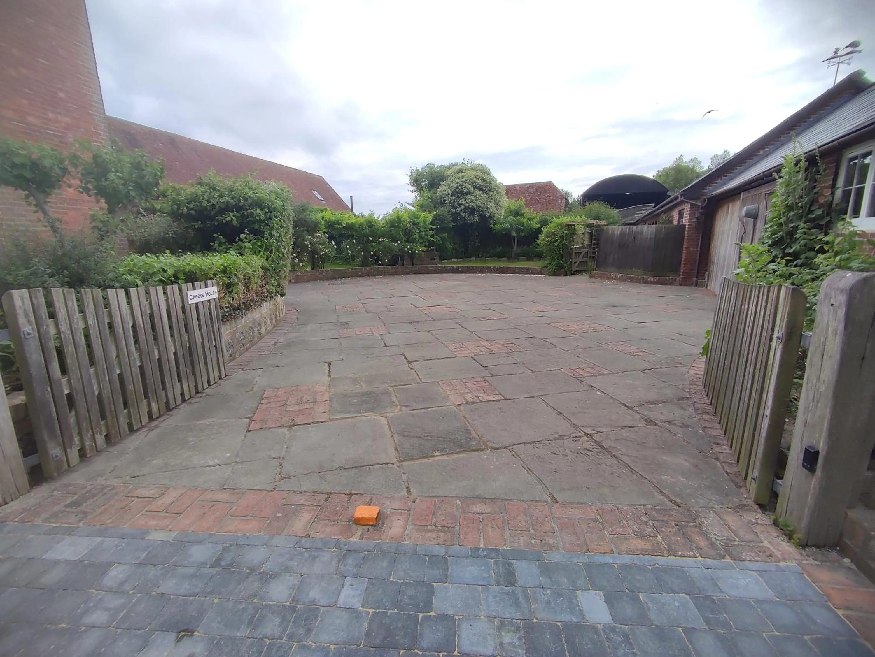 Garden in The Cheesehouse - Seven ensuite bedrooms