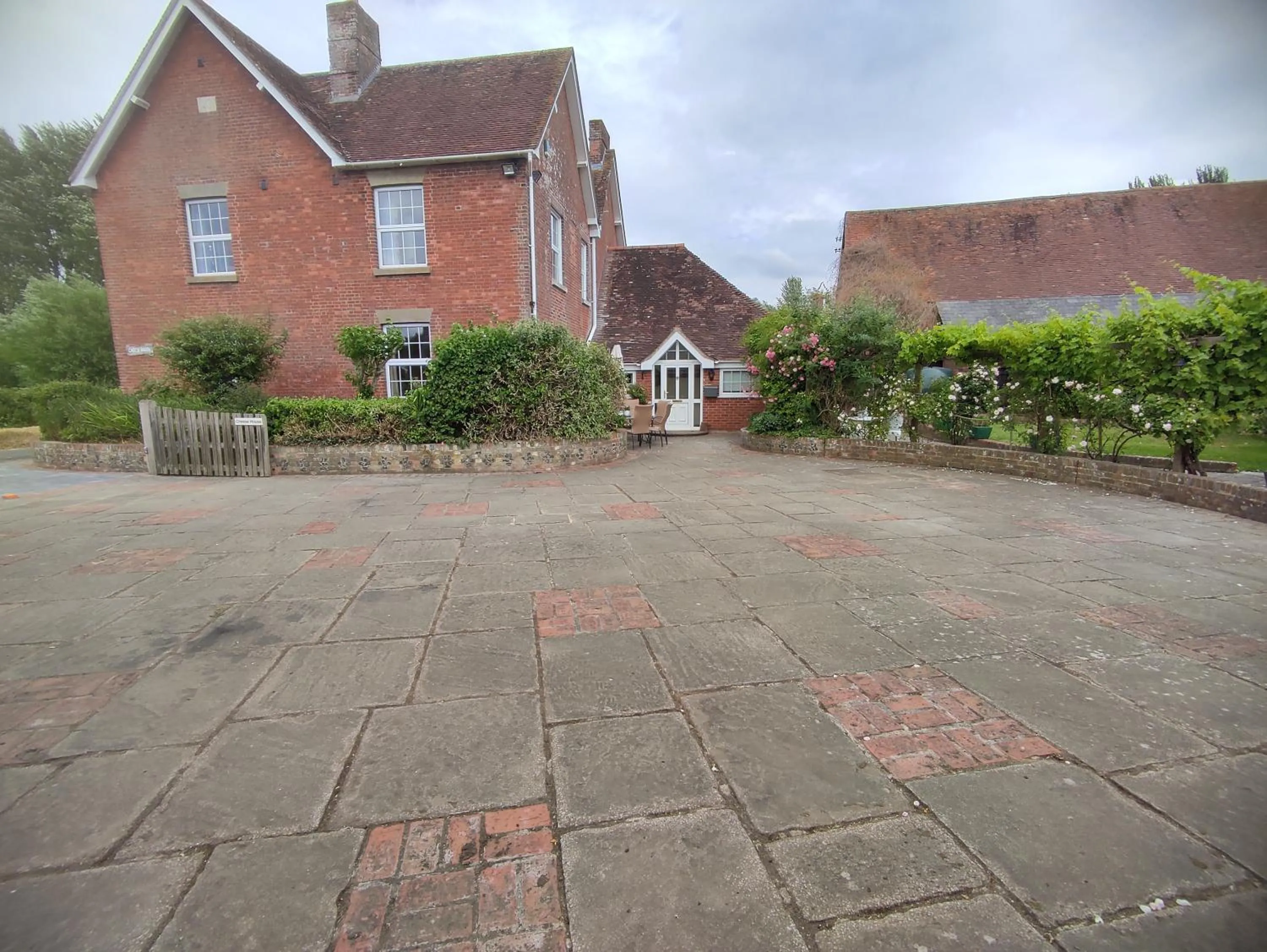 Garden in The Cheesehouse - Seven ensuite bedrooms