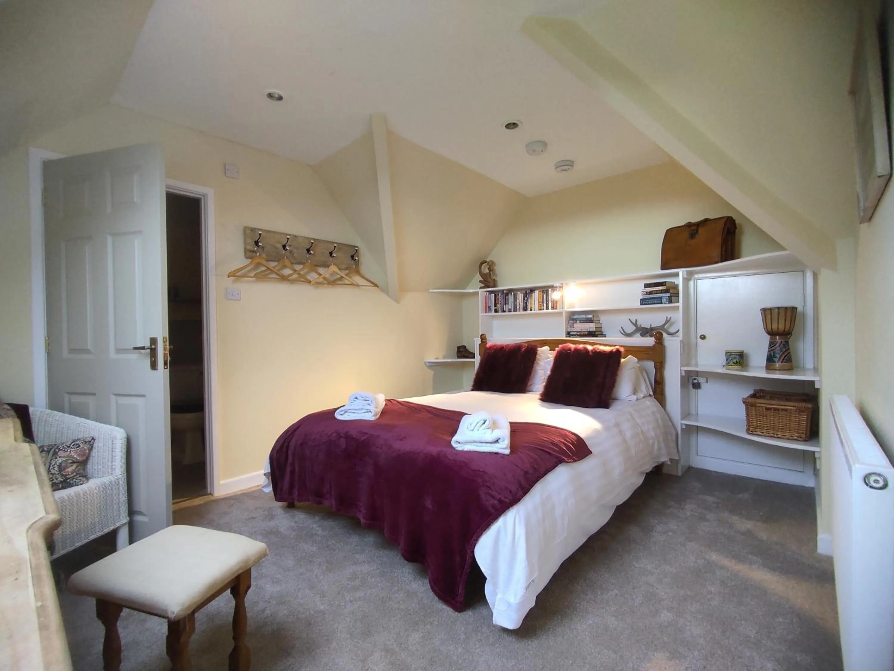 Bedroom, Bed in The Cheesehouse - Seven ensuite bedrooms