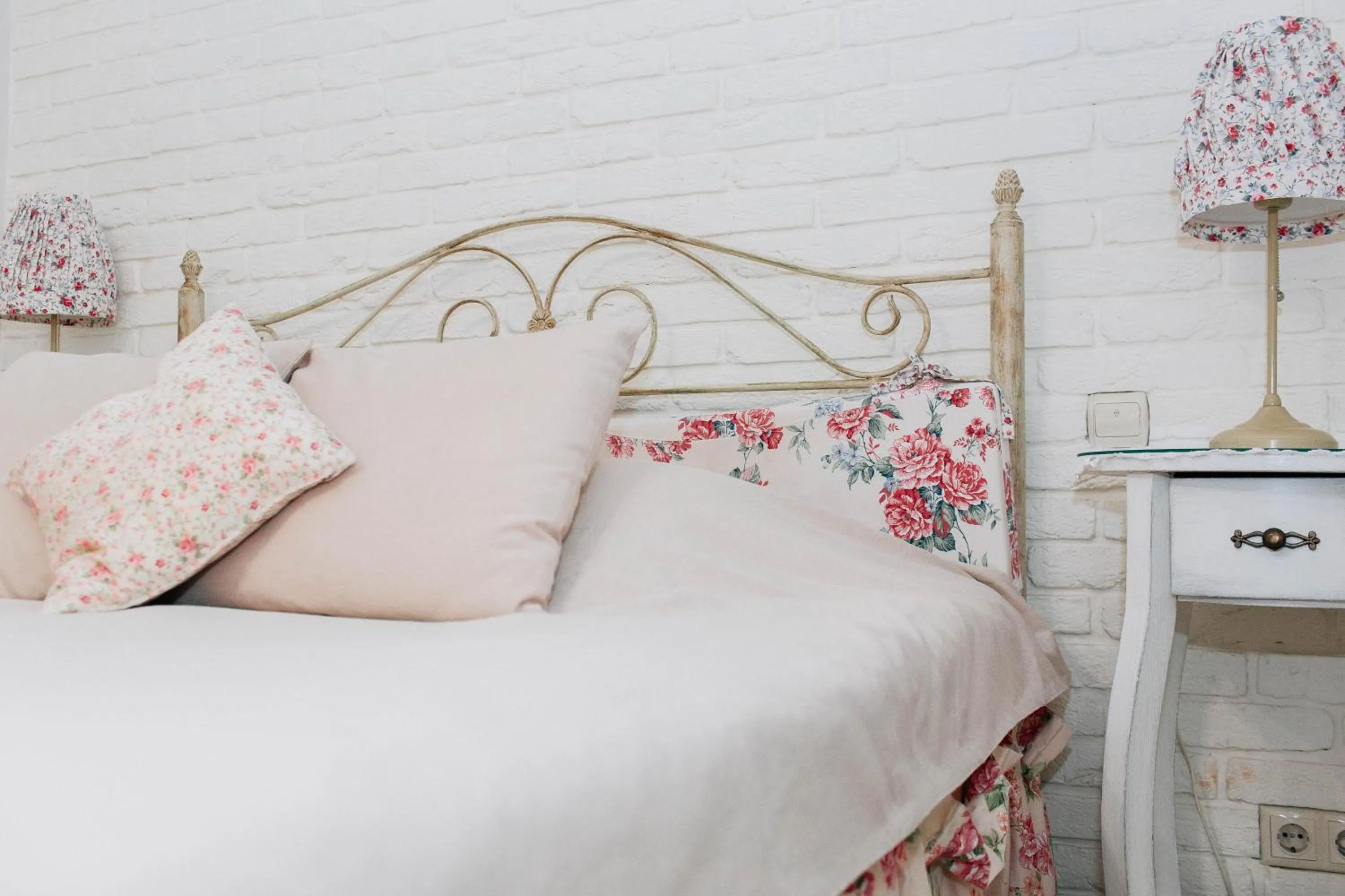 Bed in Lambert