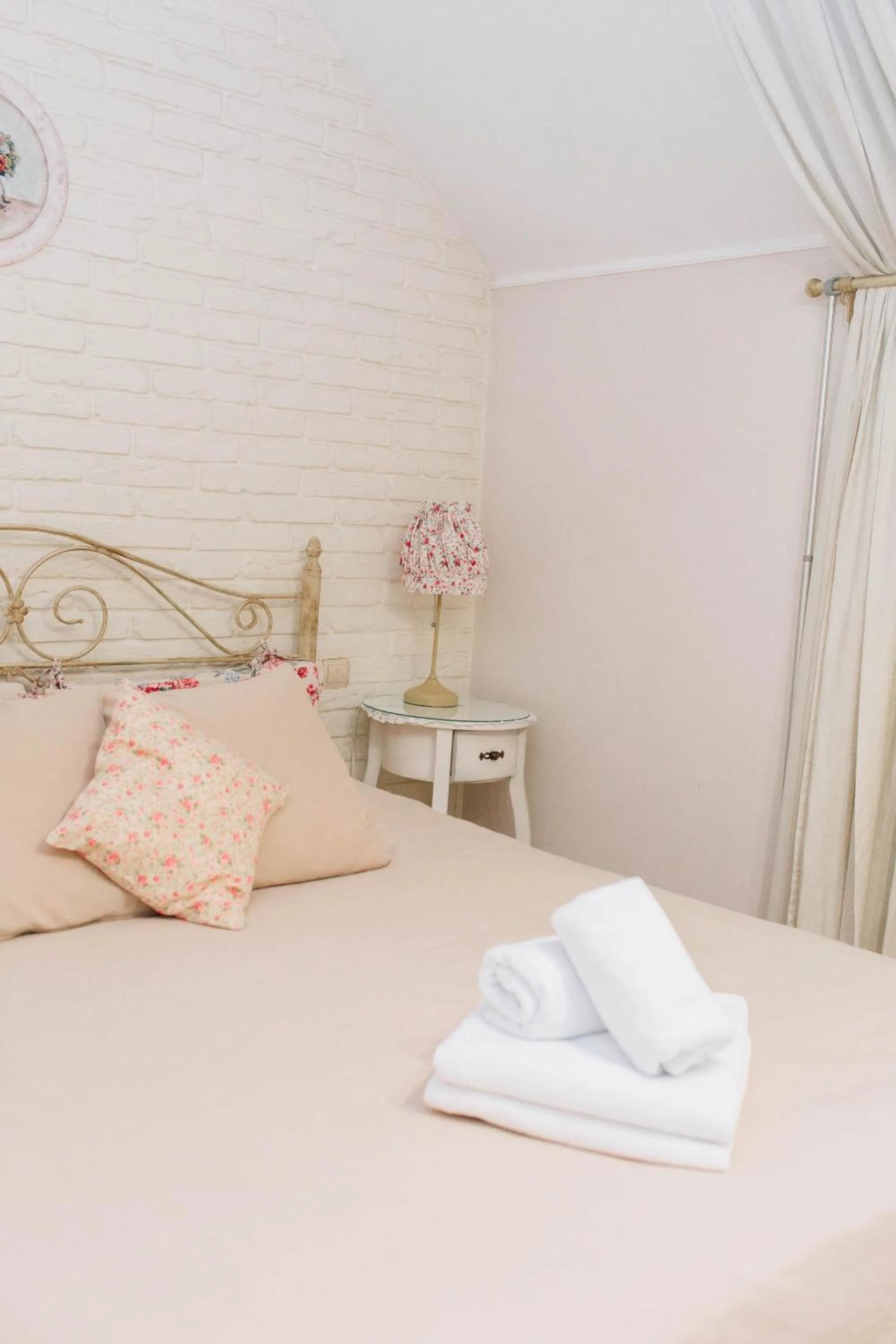 Bed in Lambert