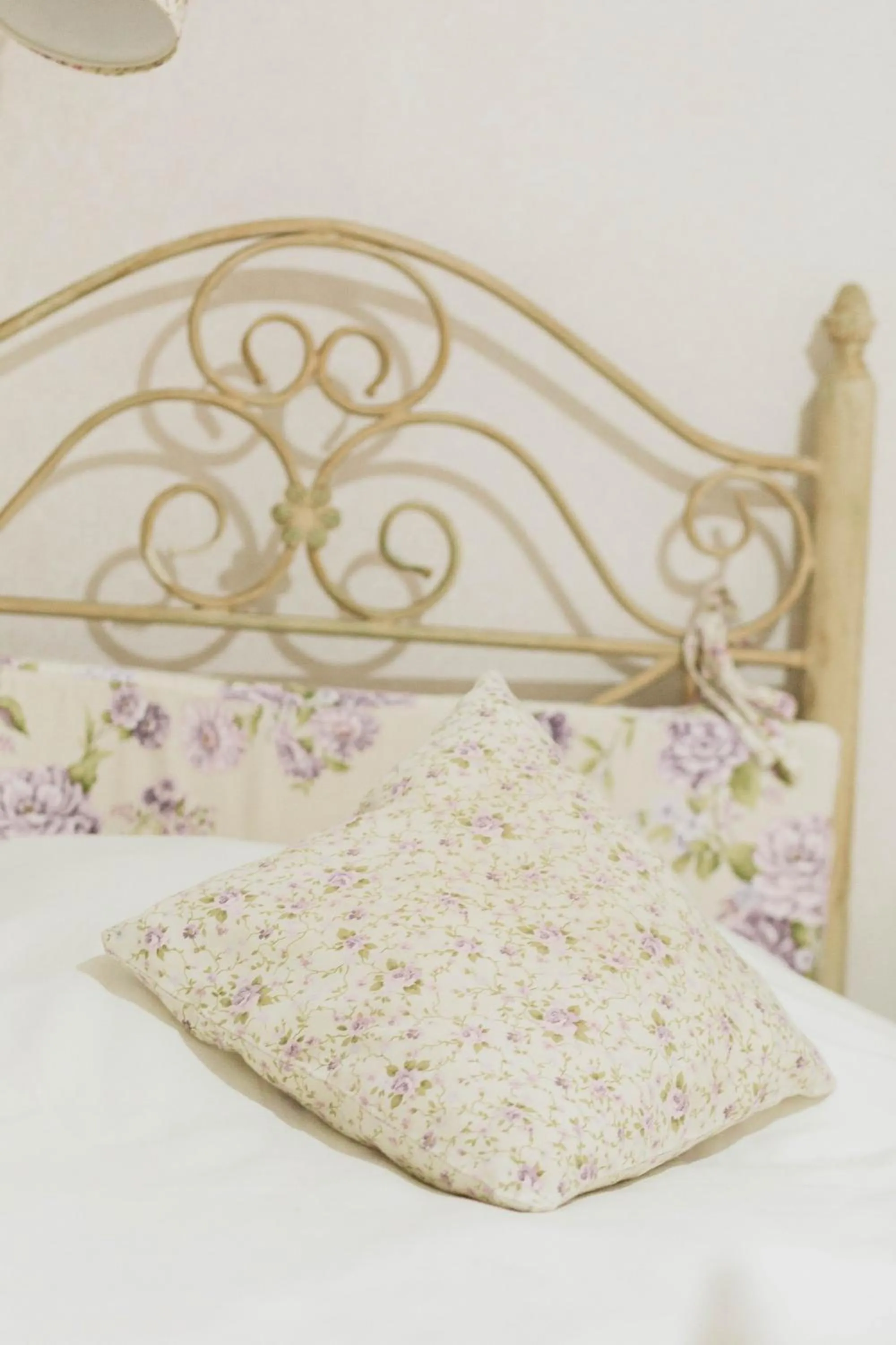 Bed in Lambert