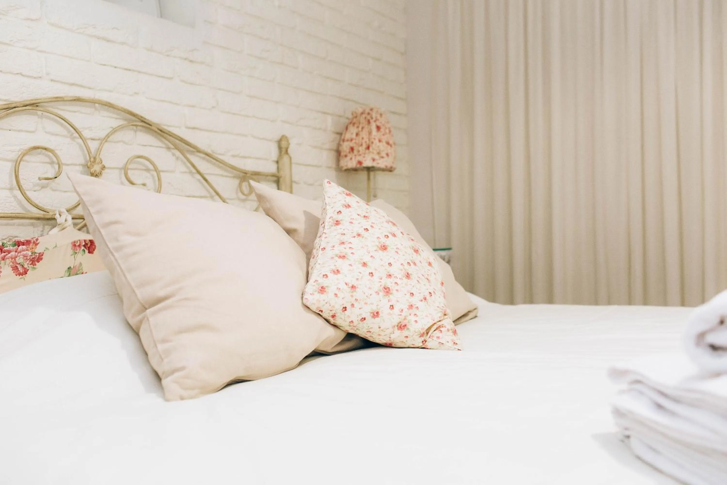 Bed in Lambert