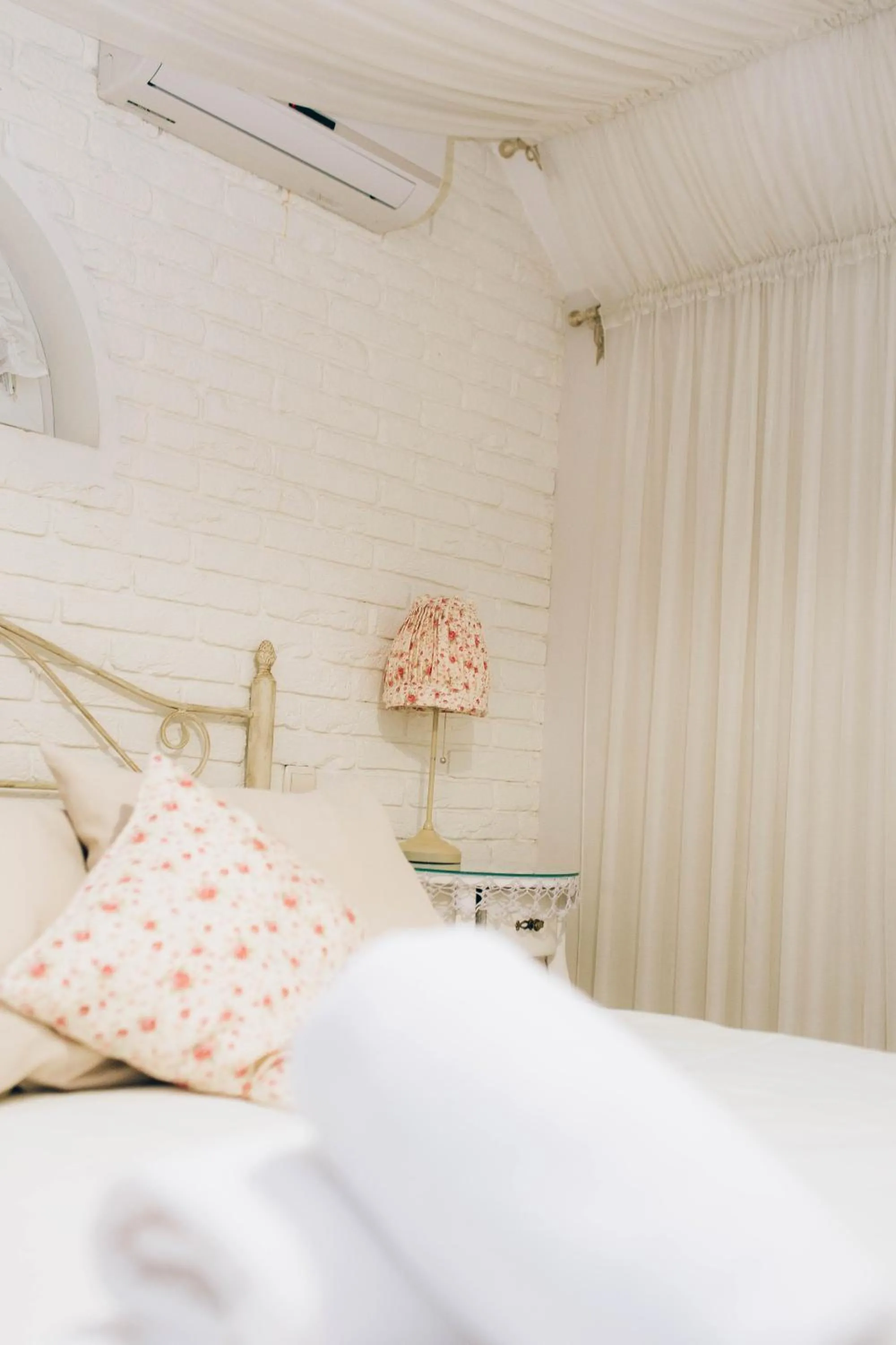 Bed in Lambert