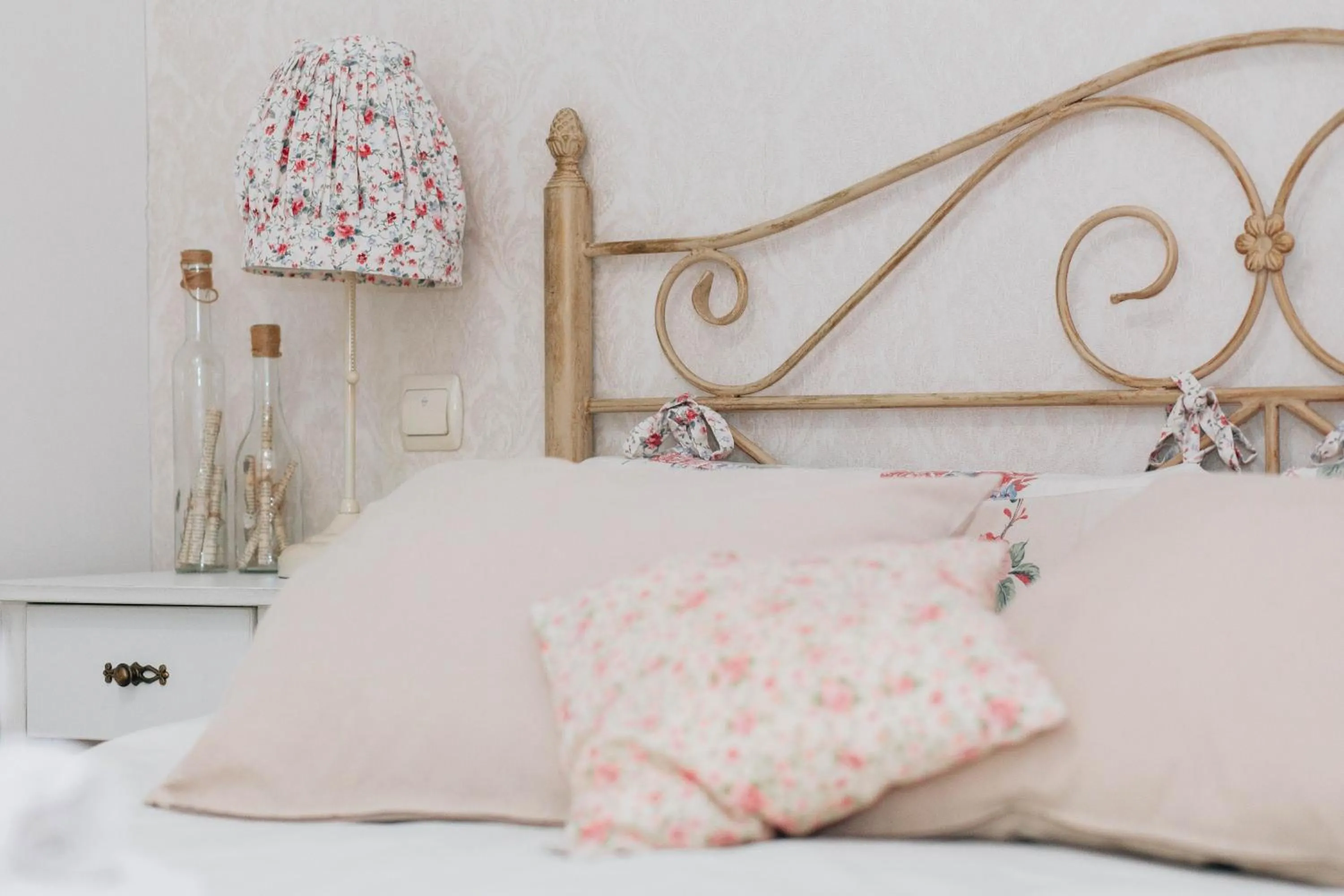 Bed in Lambert