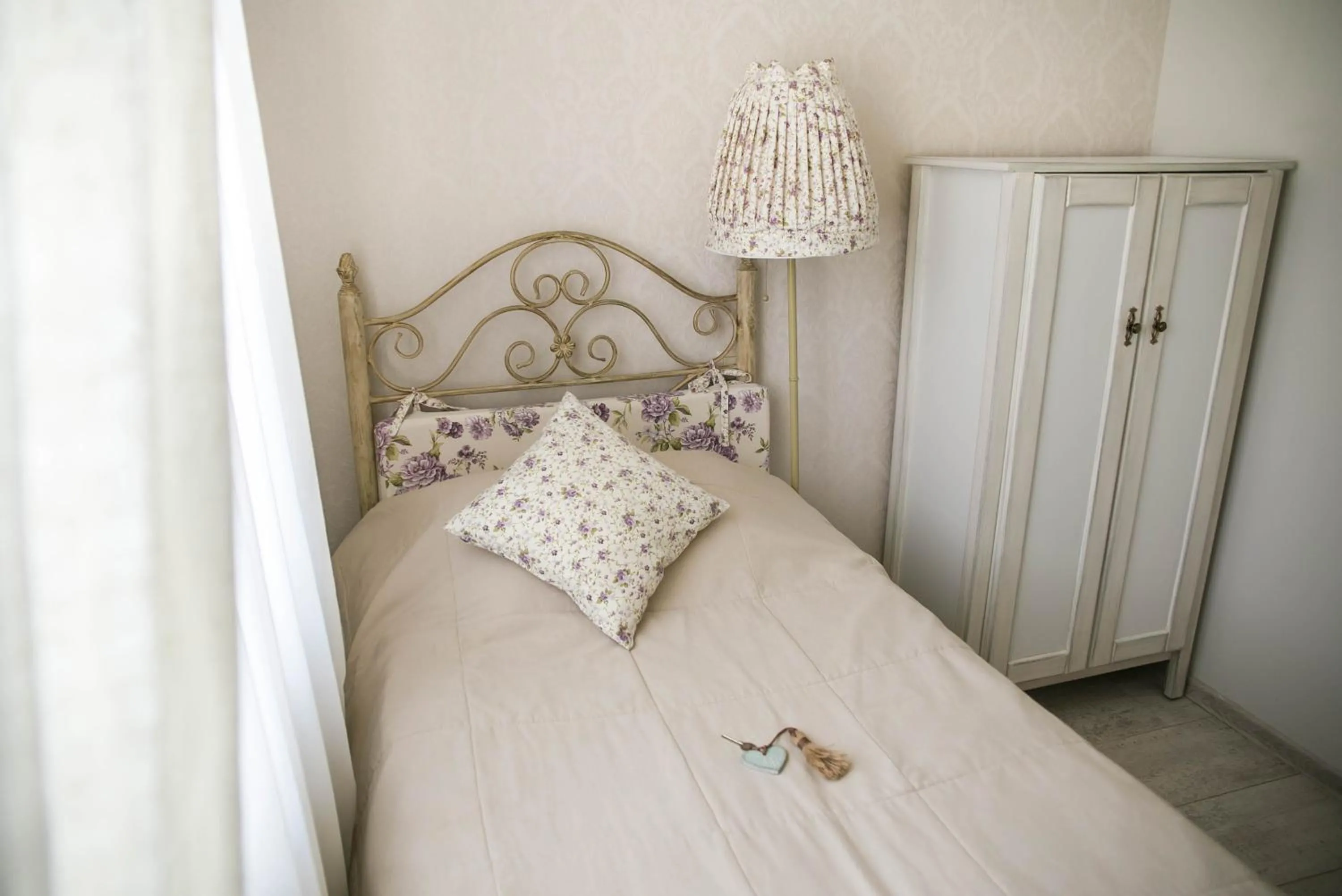 Bed in Lambert